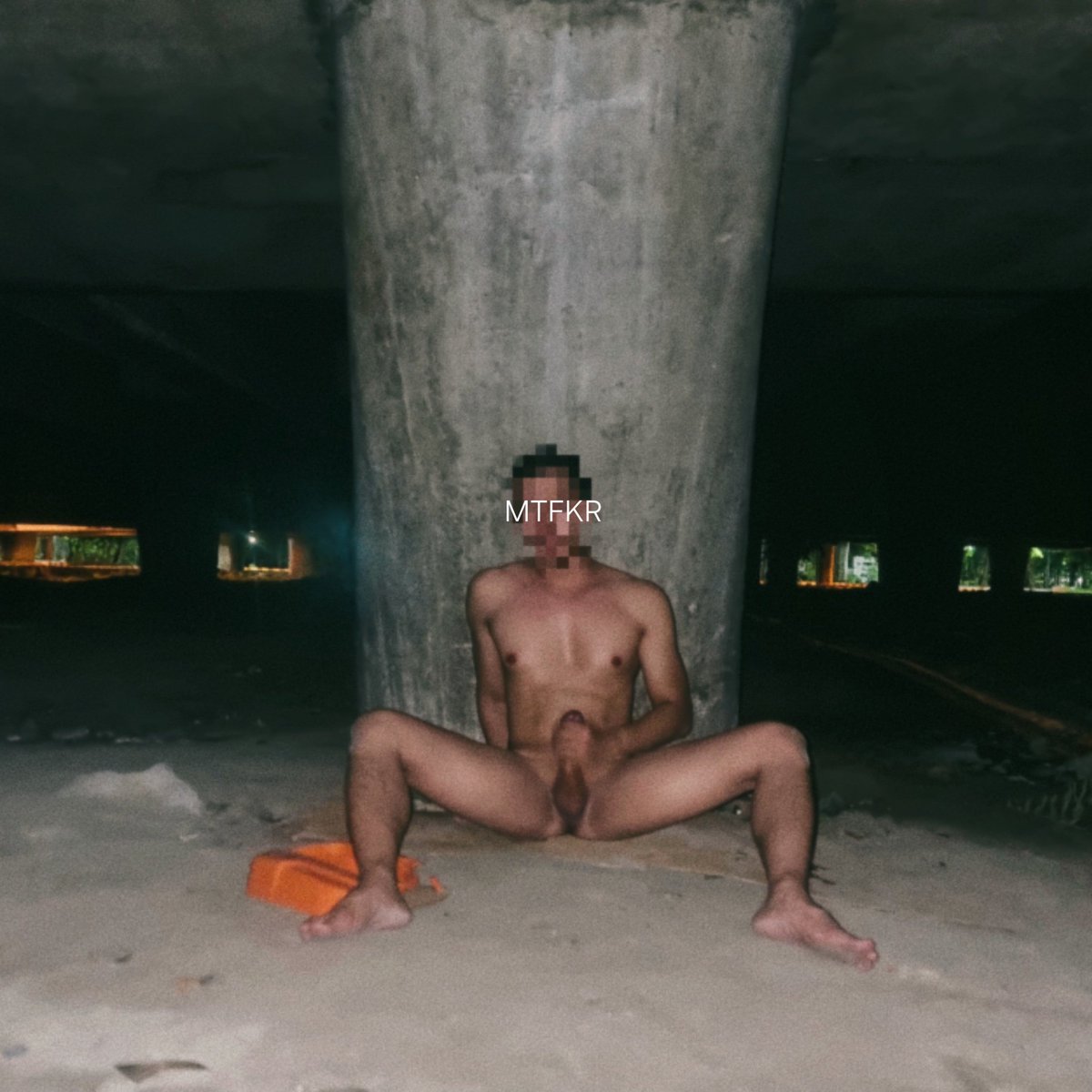 ดึกๆ ออกมาซน 🤪