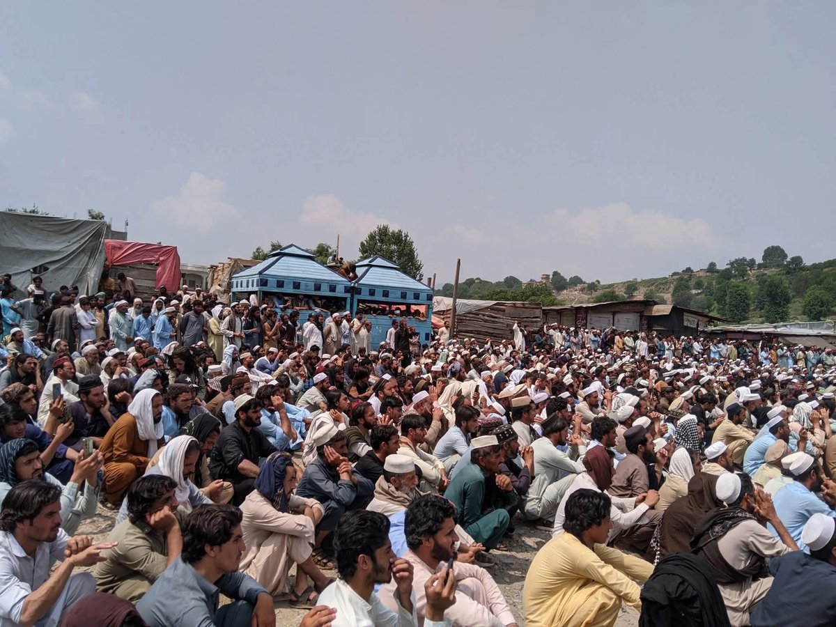 Armanullah143's tweet photo. A large gathering was held today in Tirah Valley against dollar-based trade, military operations, and state insecurity.
Pashtuns no longer accept exploitative business and military control on their land.
#StopPashtunGenocidi
#StopStateTererism
#LongLiveResistence https://t.co/JL0zDpW4yN