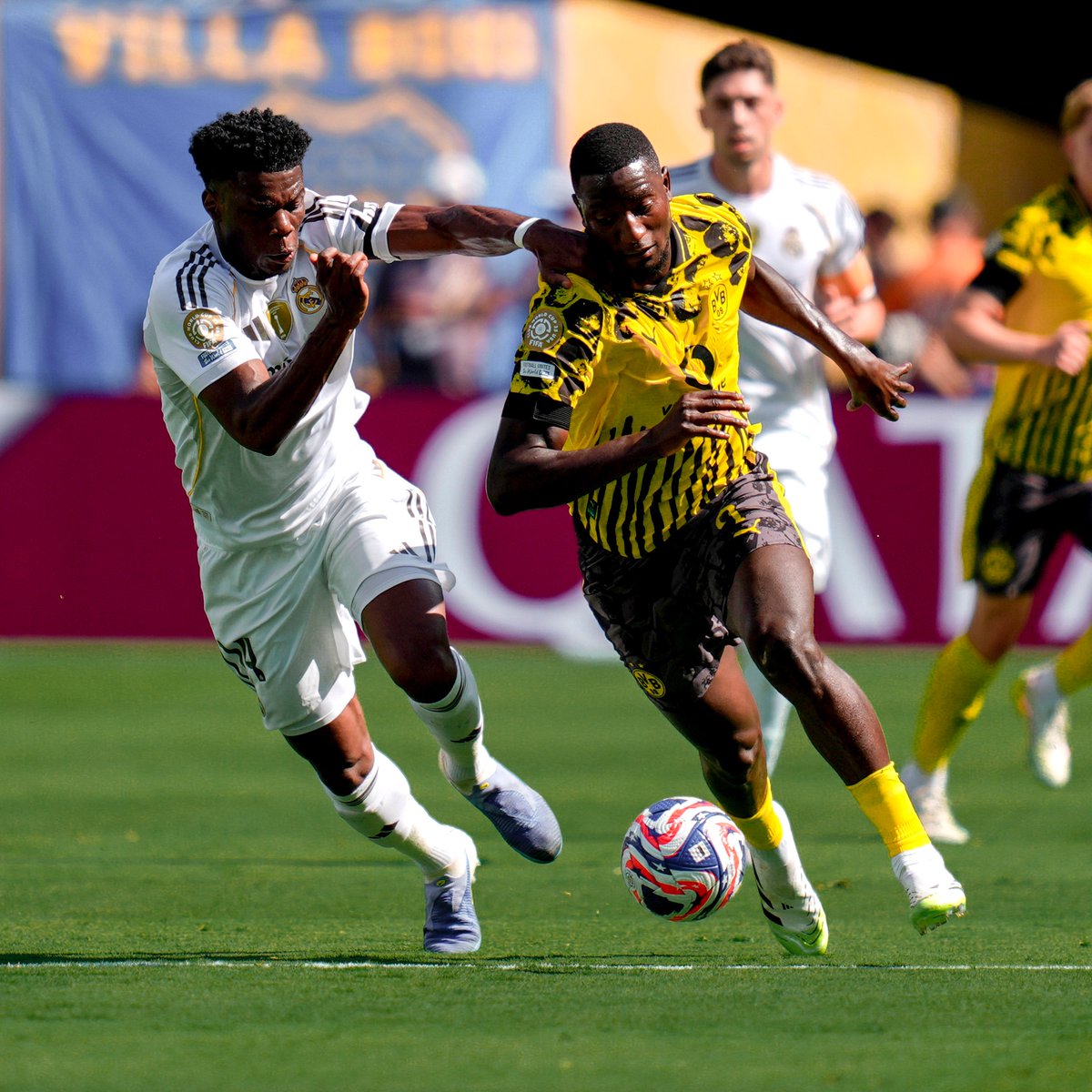 30' | The first hydration break of the match. Time to reset.

#RMABVB 2-0