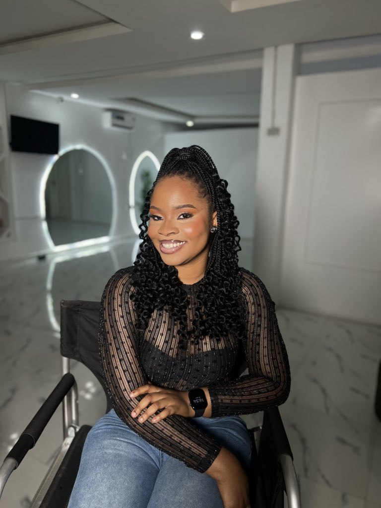 estie_daisy tweet media