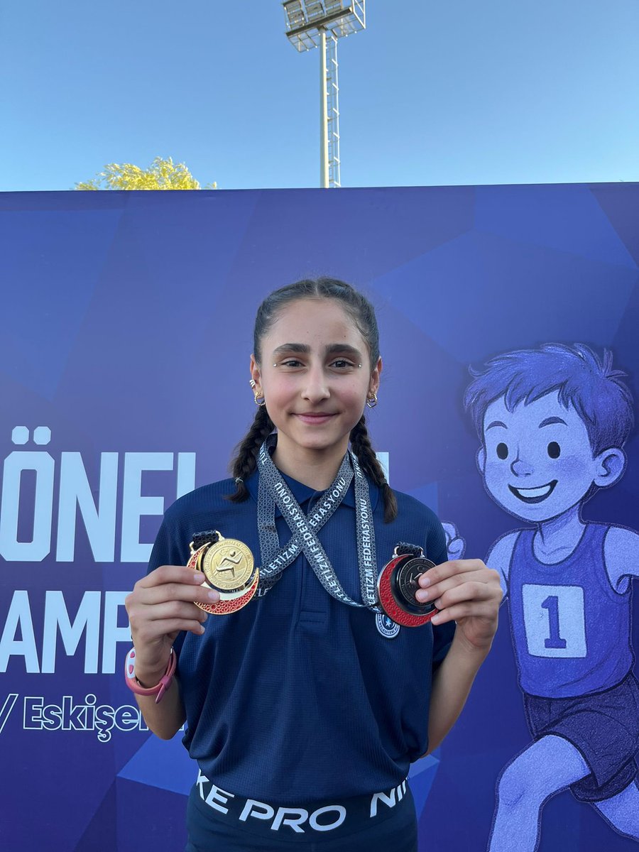 ATLETİZMDE YILDIZLARI YETİŞTİRİYORUZ.🥇🥇🥇

04-06 Temmuz 2025 tarihlerinde Eskişehir ilinde düzenlenen U14 Türkiye Atletizm Şampiyonasında ;

Gülce İlgin, 
2012 doğumlu kızlarda 1000 metre branşında Türkiye Şampiyonu,  600 metre branşında Türkiye 3'üncüsü olmuştur.

Berru Ela