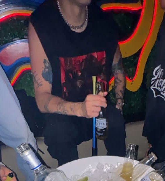 honeychrisv's tweet photo. Que nunca falten fotitos de Chris en ese tipo de outfit 🫠🔥 https://t.co/XadIMOCUsw