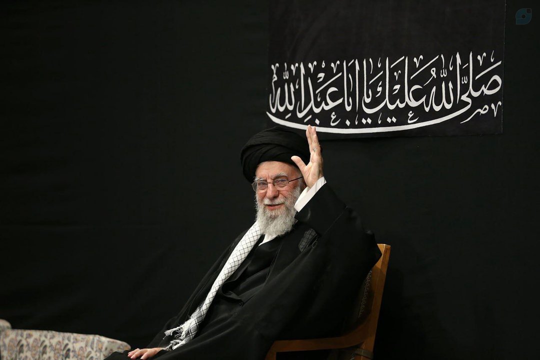 yamahde1401's tweet image. خدایا شکرت
خورشید حسینیه امام خمینی طلوع کرد.
همین چند شب نبودن ها یادآوری کرد
بودنش، طلوع خورشید قلب های ماست.
صلواتی برای سلامتی رهبر بزرگ انقلاب بفرستیم.
#لبیک_یا_خامنه_ای