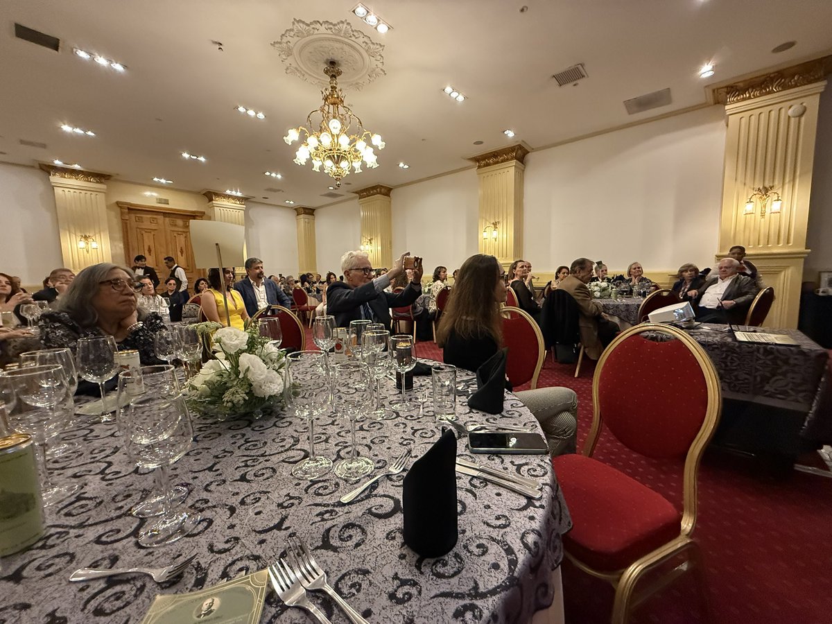 Compartiendo, en compañía de la asociación de descendientes de <a href="/DonPorfirioDiaz/">Porfirio Díaz Mori</a> y una excelente mesa de ponentes, el 110 aniversario luctuoso del General. 

<a href="/CronistadeCorte/">Estudios del Segundo Imperio</a> <a href="/CEHM_mx/">Centro de Estudios de Historia de México</a> <a href="/DonPorfifirio/">Don Porfifirio Díaz</a> <a href="/LosdiasdeDiaz/">Los días de Díaz🇲🇽</a> <a href="/arr1910/">Alejandro Rosas</a>