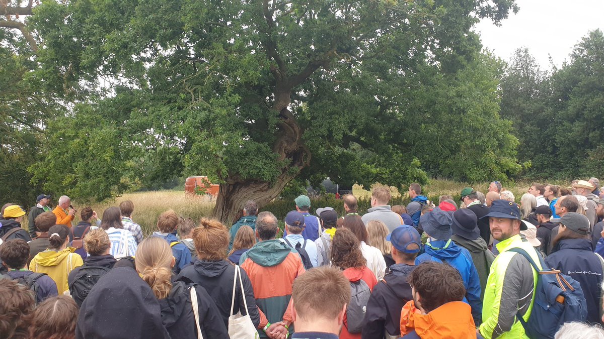 BeaverBoyUK's tweet photo. A brilliant few days at @groundswellaguk. @evabishop from the @BeaverTrust said nearly all the farmers were pro beaver.
All 8000 farmer here are pro biodiversity including the 150 on the tree walk. 
More farmers than you think are #beaverbelievers https://t.co/MDeweL2b1I