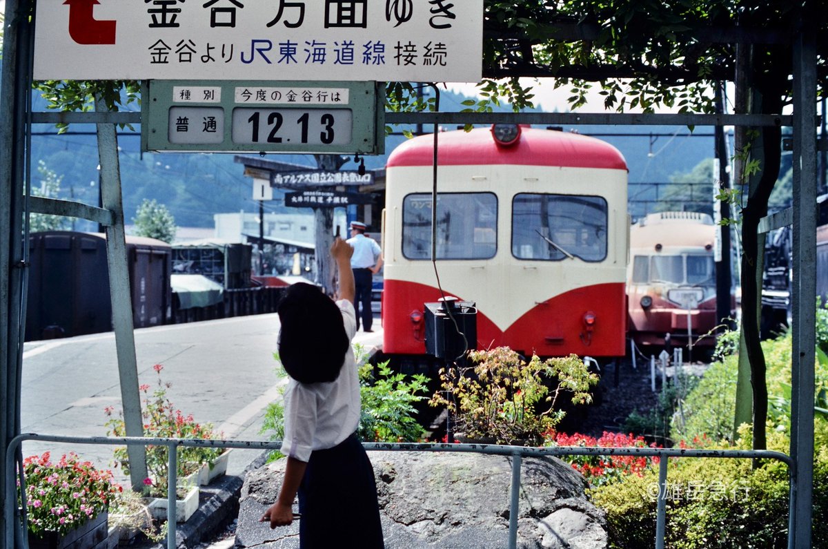 onlyyou_express's tweet image. 「べた焼き」の意義
京都のソウルフードに非ず(笑)
全く撮った憶えのない写真
デュープする際に求めているコマだけではなく、フィルム1本まるごとするようにした余録
ネガのままだと見落としてしまうような写真だが、べた焼きにすると発見しやすいのと同じ理屈かもしれない
1989年9月13日撮影