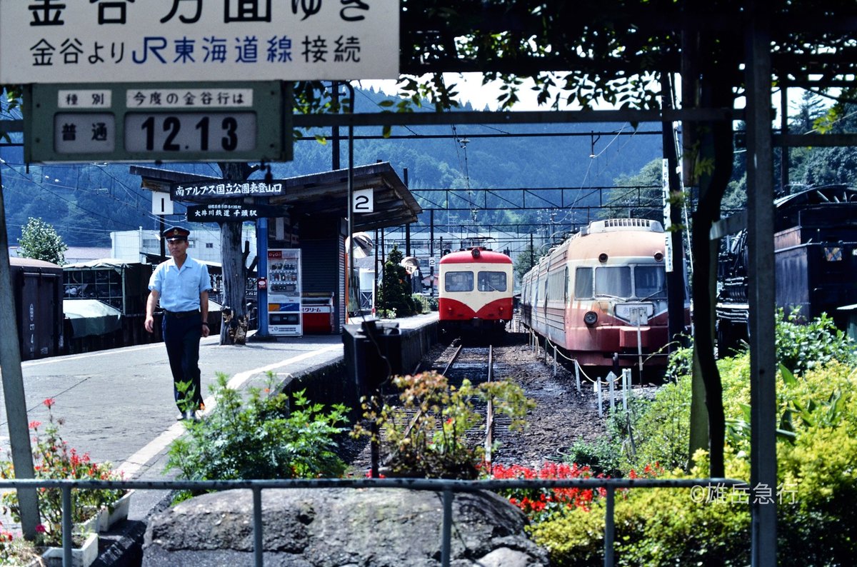 onlyyou_express's tweet image. 「べた焼き」の意義
京都のソウルフードに非ず(笑)
全く撮った憶えのない写真
デュープする際に求めているコマだけではなく、フィルム1本まるごとするようにした余録
ネガのままだと見落としてしまうような写真だが、べた焼きにすると発見しやすいのと同じ理屈かもしれない
1989年9月13日撮影