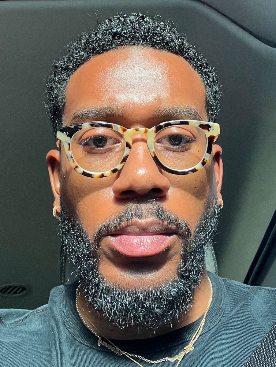 Same glasses but different vibes.