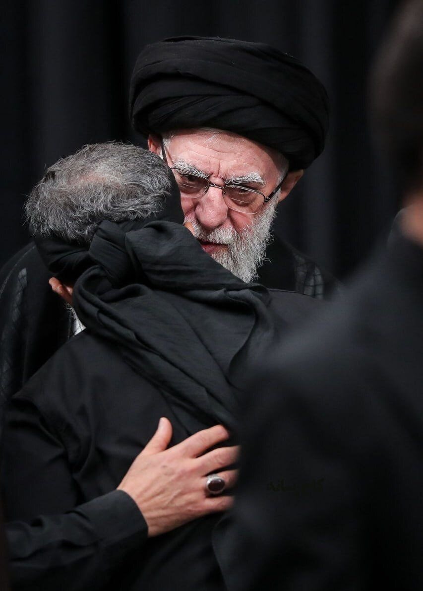 ihanif_ir's tweet photo. #hero   #لبیک_یا_خامنه_ای https://t.co/smNXdRAjIh