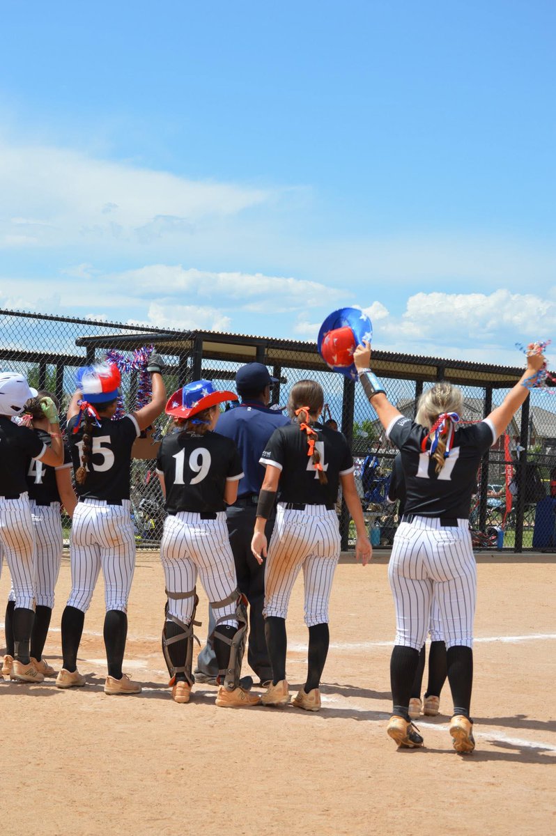 3-0 in Bracket = heading to the championship bracket tomorrow for CHAMPIONSHIP SUNDAY!! 🥳🥳
First Game bright and early @ 8am! 
📍Lutz Park ( Field 1) 

Gutted out a HUGE win today, went down early 6-1 and came back with a 15-6 win! 
Ready to fight through a LONG day tomorrow!