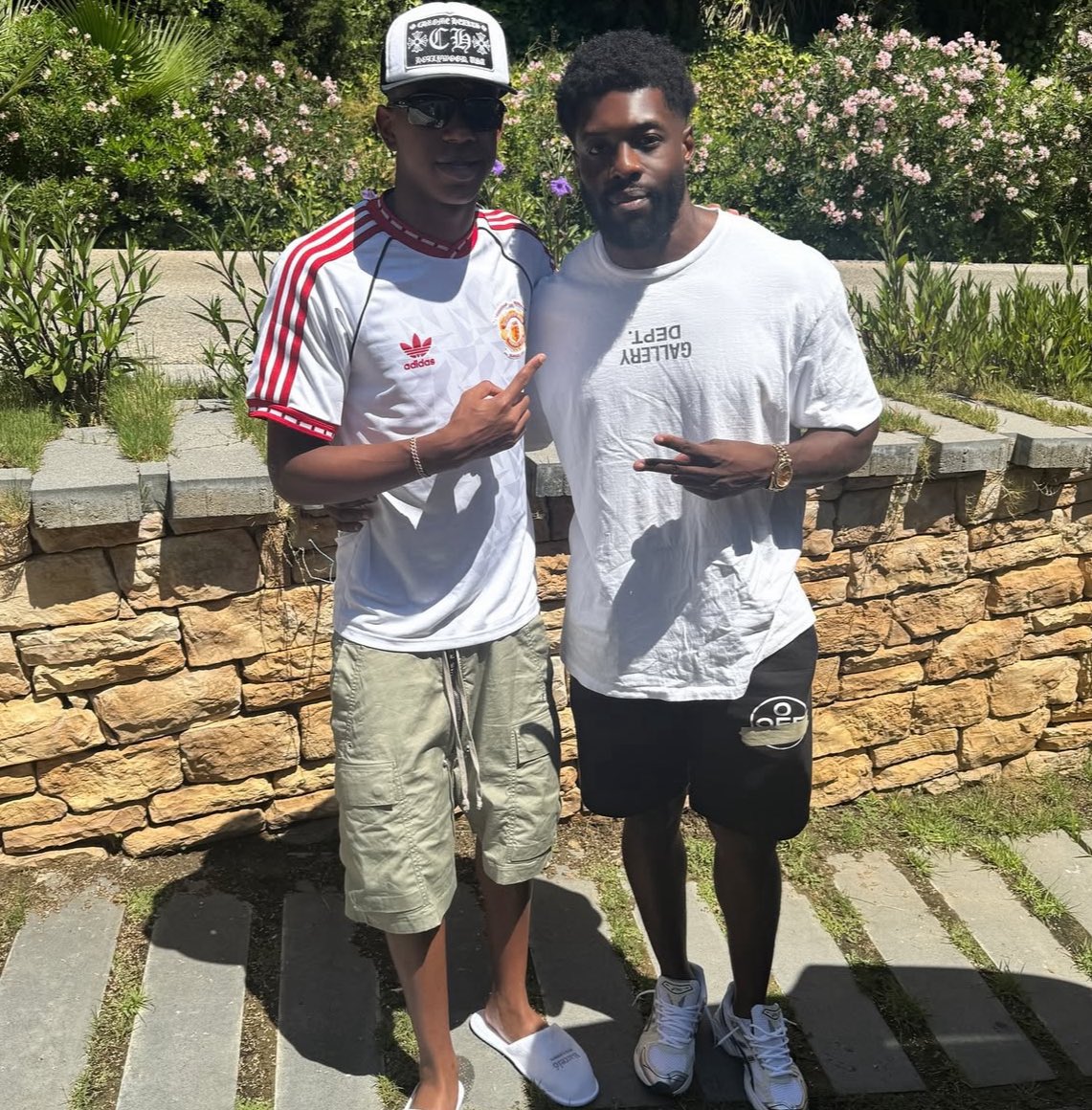 Lamine Yamal wore a Manchester United shirt from 1991. Image: X/@classicshirts