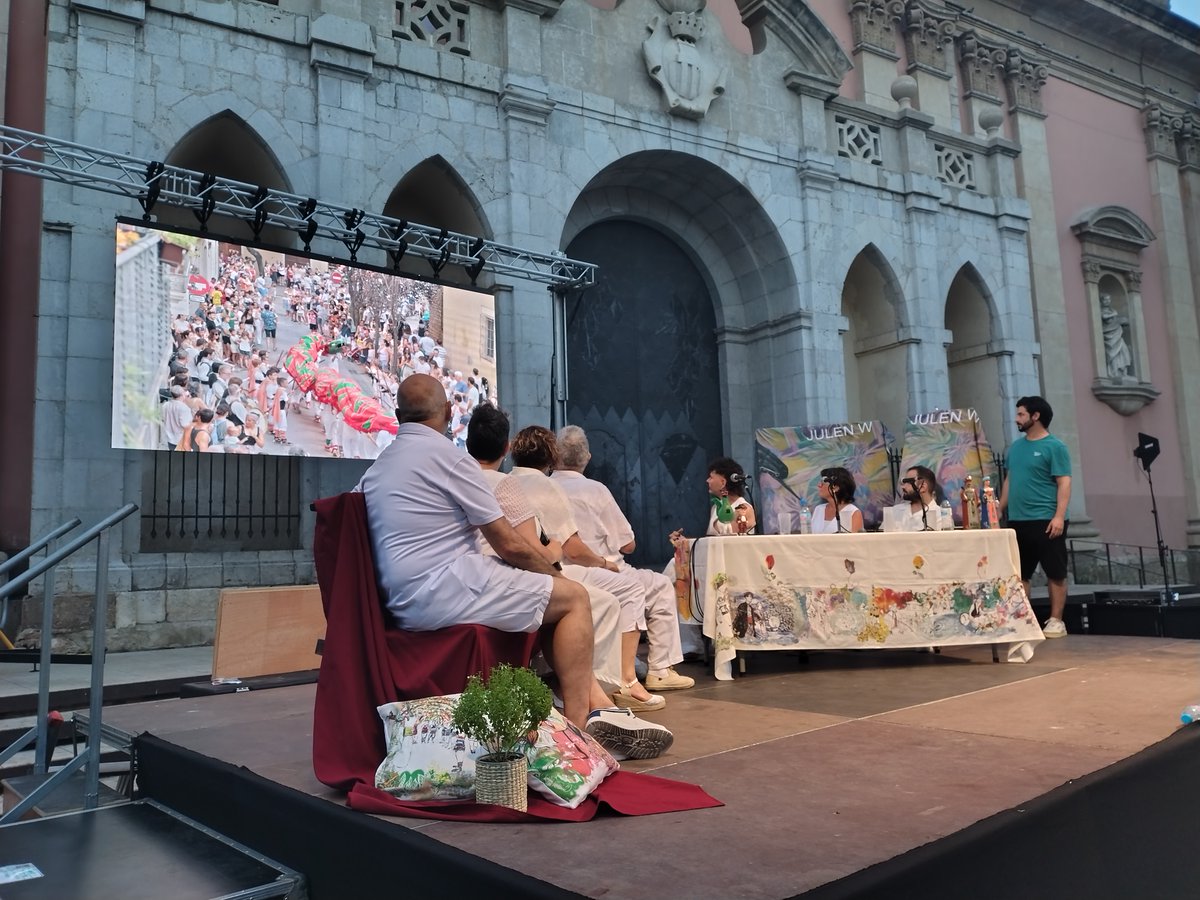 🍾Acte de presentació de la Festa Major 2025

La Pabordia ha presentat el programa d'actes de la festa amb alguns dels seus protagonistes, i ha destapat el cartell, obra de Julen W. en un acte que ha omplert la plaça de les Neus

vilanova.cat/festa_major