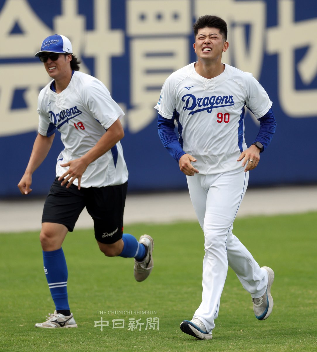 【ドラゴンズ】ダッシュを繰り返す梅津投手と松山投手 #梅津晃大 #松山晋也 #中日新聞 #中日スポーツ