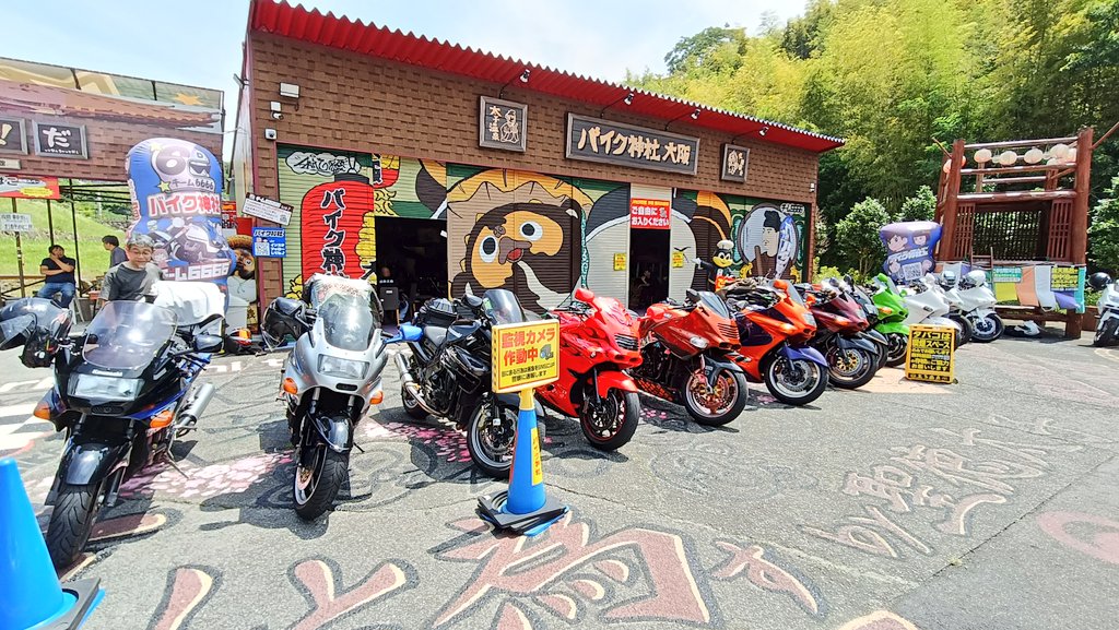 windofkait's tweet image. 暑っっづいけどやっぱり集まるなぁ
#ZZR #ZZR1100 #ZX11