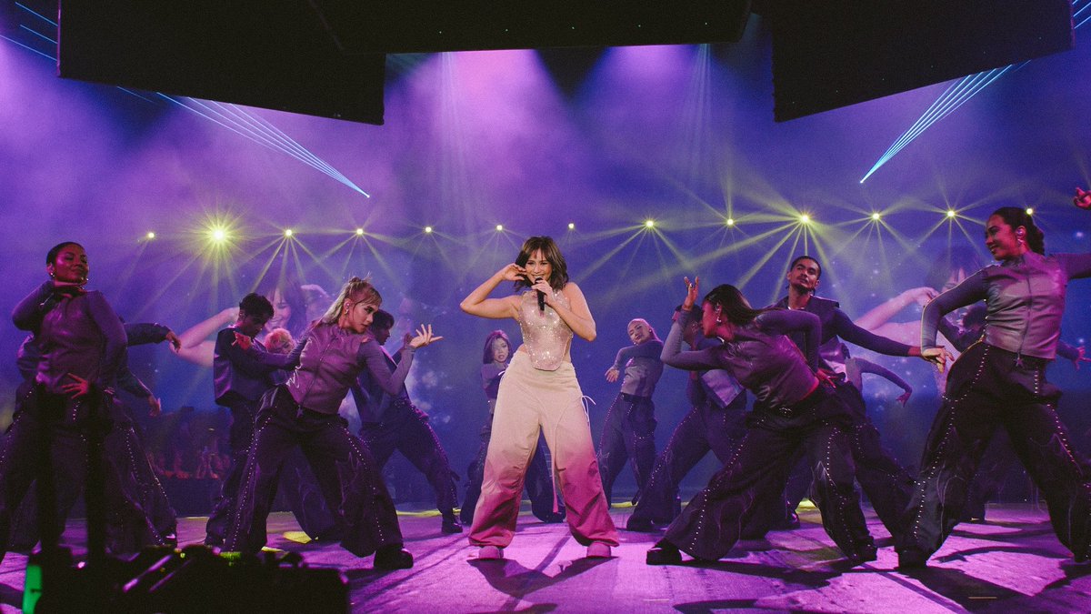 gproductionsph's tweet photo. @JustSarahG set the tone, raised the energy, and owned the stage at #SunLifeACKO2025 

#SarahGeronimo #SunLifePartnerForLife https://t.co/M2xIvq6YFd