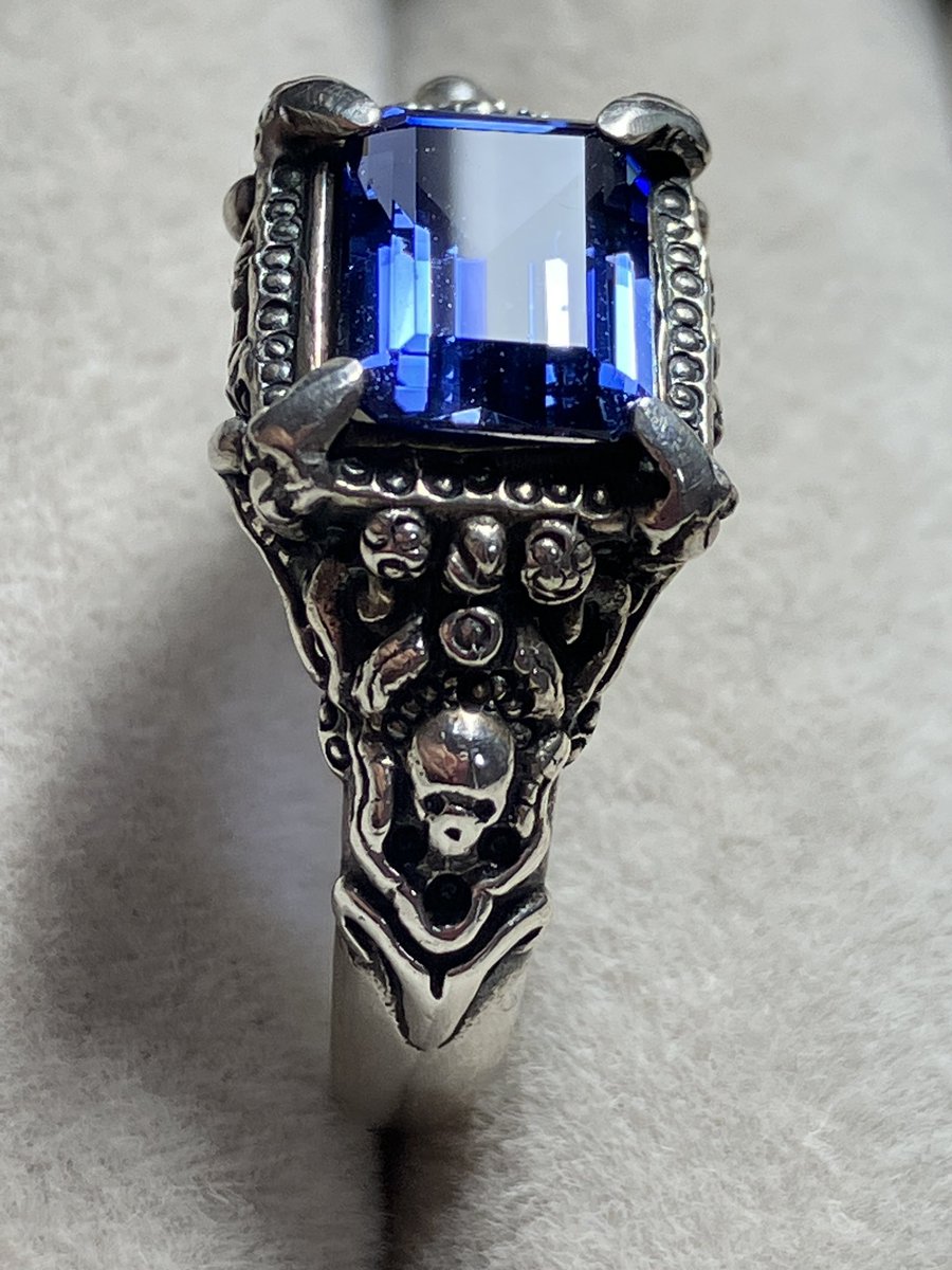 綺麗な色石とデザインに惹かれてお迎えした子✨
サイドのドクロが可愛い☺️

Kaus(<a href="/2017kaus/">2017kaus</a>)さんより