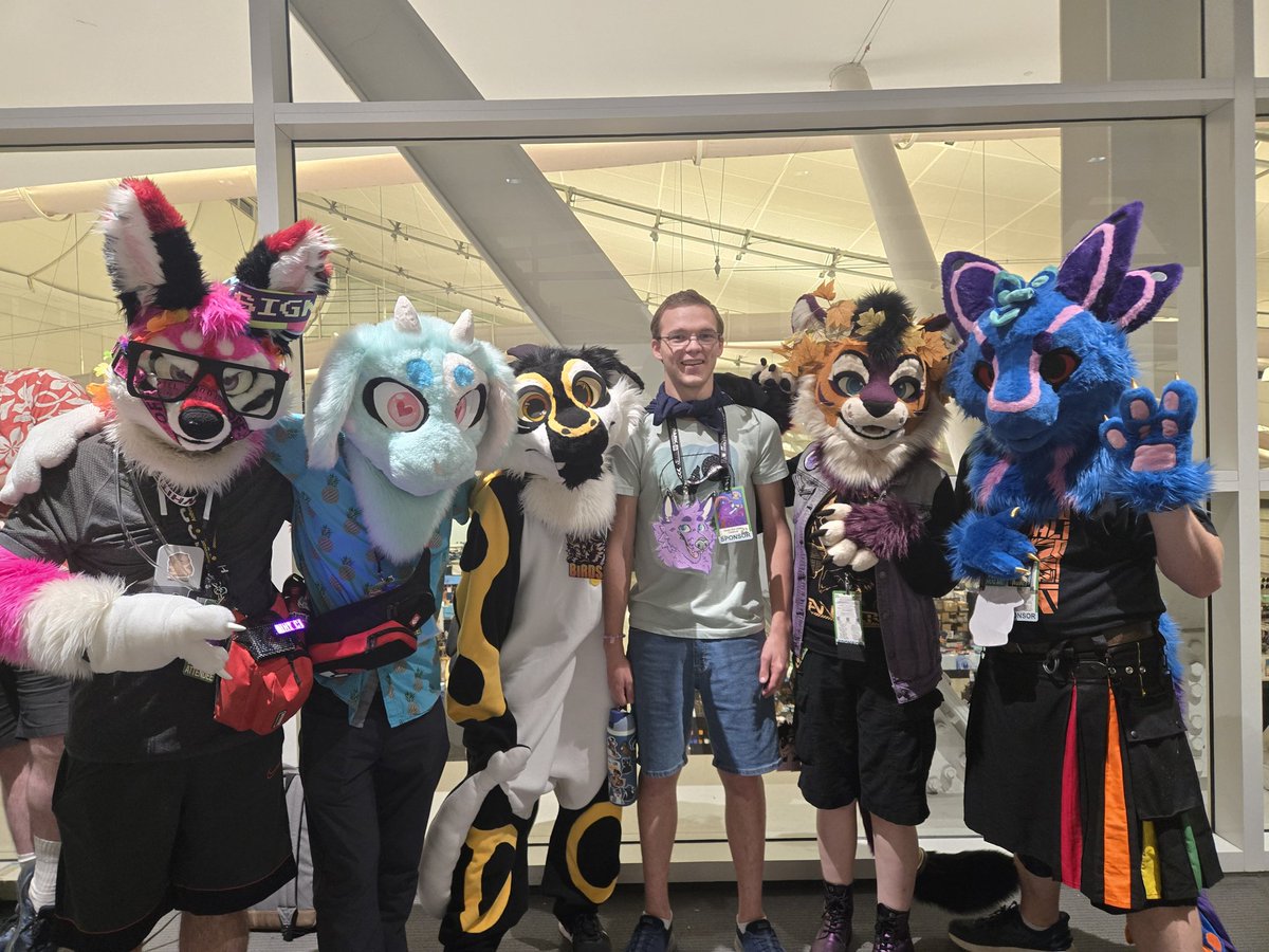 Xavier Star (@xavierstarwolf) on Twitter photo Having a blast at my first ever Convention and got this lovely picture with <a href="/BirbsWings/">Birds ๐จ๐ฆ</a> and others Having a blast at my first ever Convention and got this lovely picture with <a href="/BirbsWings/">Birds ๐จ๐ฆ</a> and others