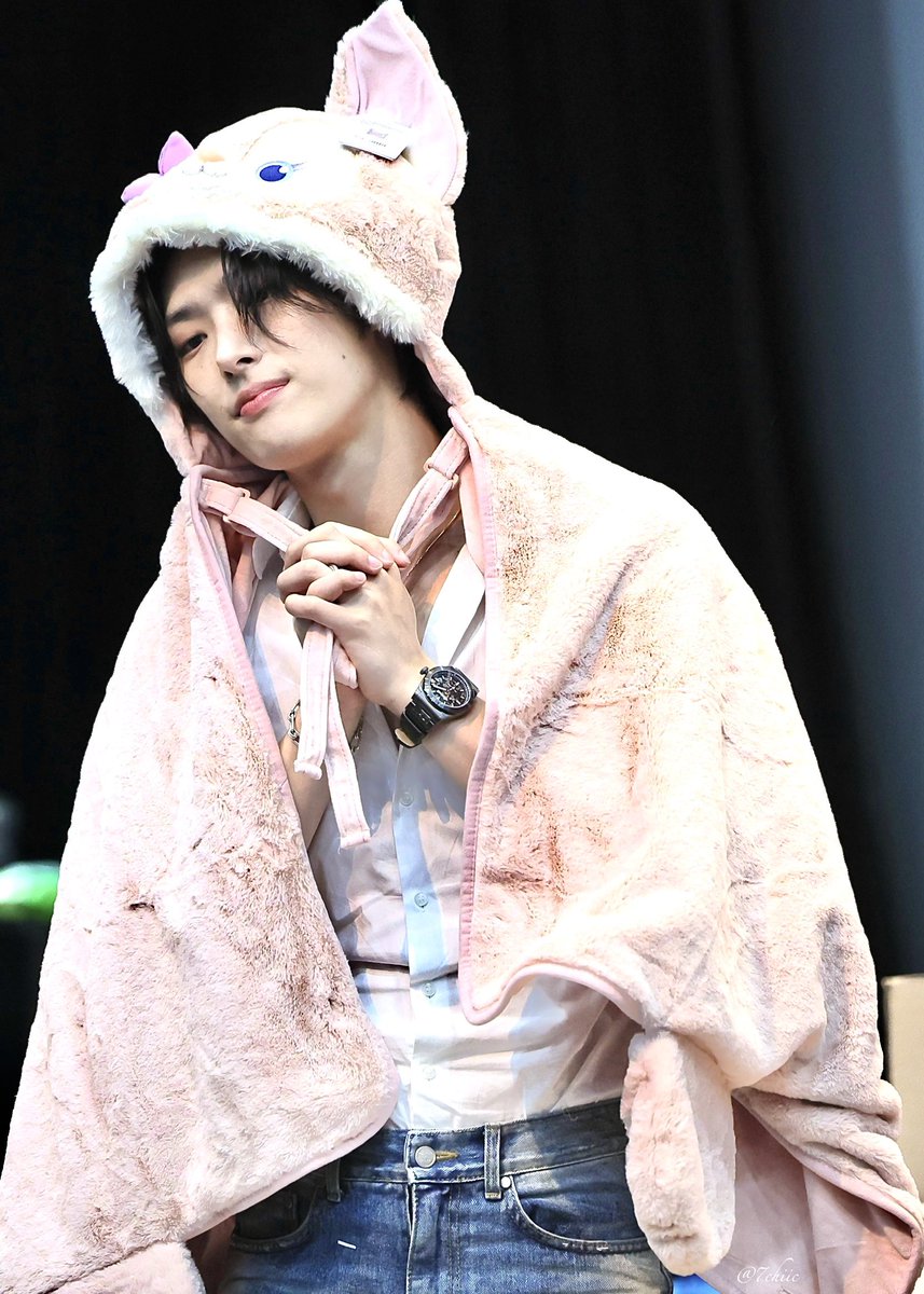 𝐂𝐡𝐢 tweet media