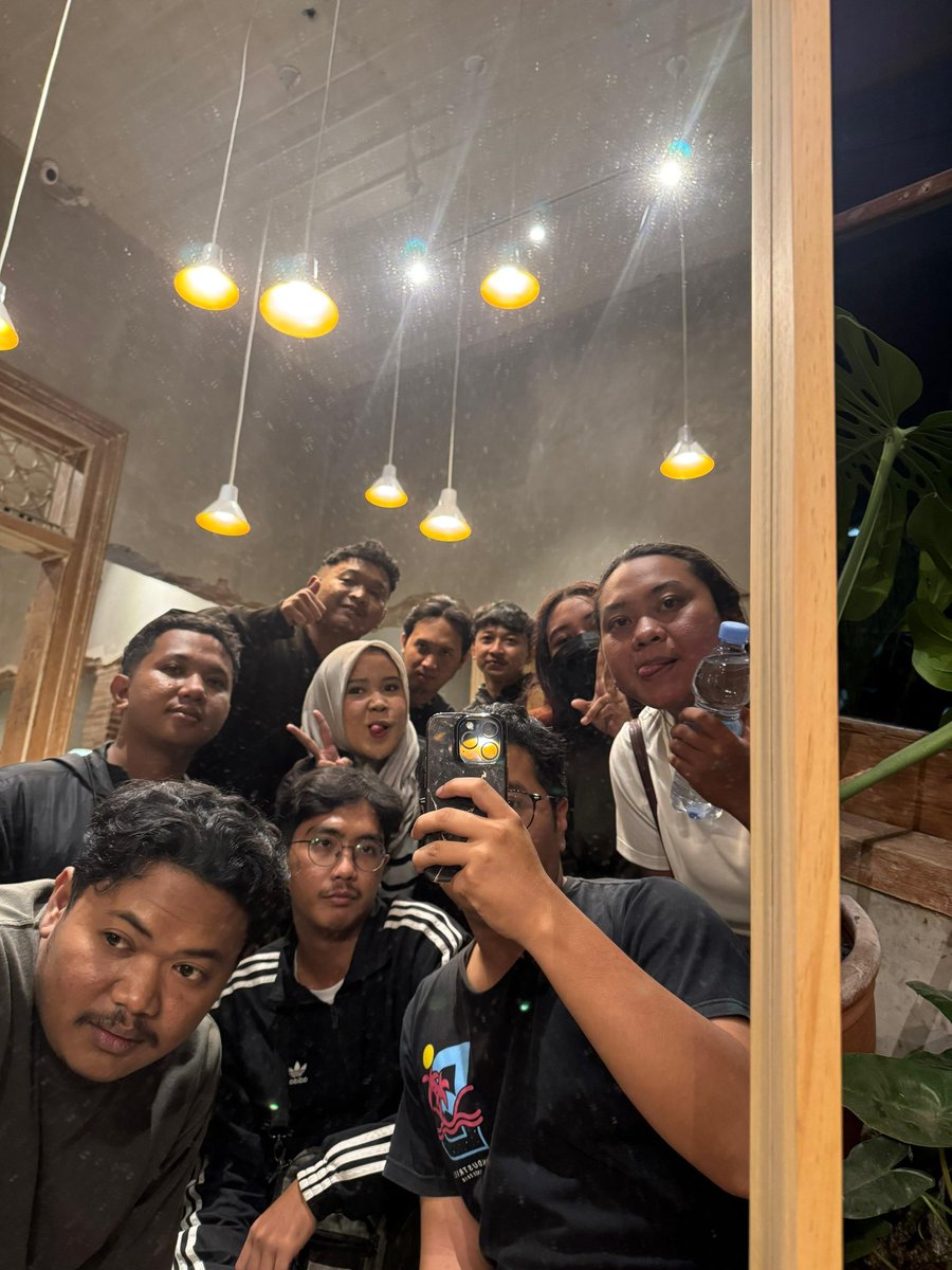hapissativa's tweet photo. ASBUNKAT (ASal BUNyi berangKAT) #sikap #wongliongertikabeh #pelanpelanaeyo #sekrem #sepas #cfdaaaamene #ayogolekmangan #tempurataiki #banyukumkumankerdos  #sepuraneketuron @ezrayehuda_ @resolusistandar @priveabil @melo_dyyxs @masbuangg @playyysafe @lostunderthebed https://t.co/XQgRxXF85n