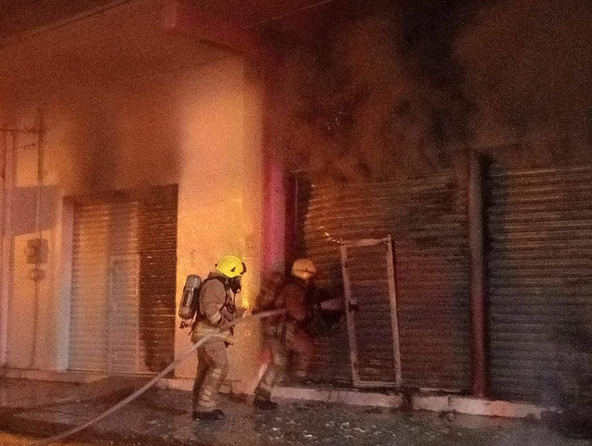 Peritaje confirma que incendio en local de Juchitán fue por sobrecalentamiento eléctrico

Juchitán, Oaxaca , 5 de julio de 2025.- Autoridades (<a href="/FISCALIA_GobOax/">Fiscalía General</a> ) confirmaron que el incendio registrado en un local comercial sobre la avenida Efraín R. Gómez fue provocado por el