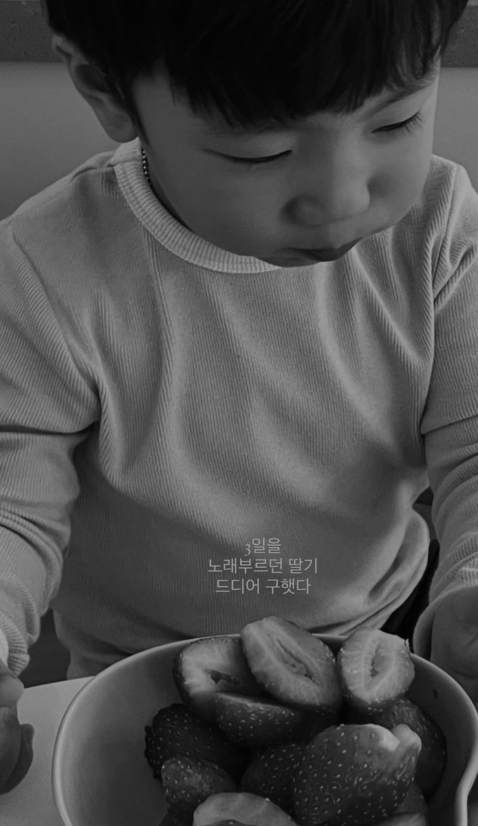 bummberr's tweet photo. ㅤ

Pagi-pagi ngurusin Keegan rewel minta strawberry, udah piring ke berapa ini nggak tau.

ㅤ https://t.co/Y3Z3f3RLdH