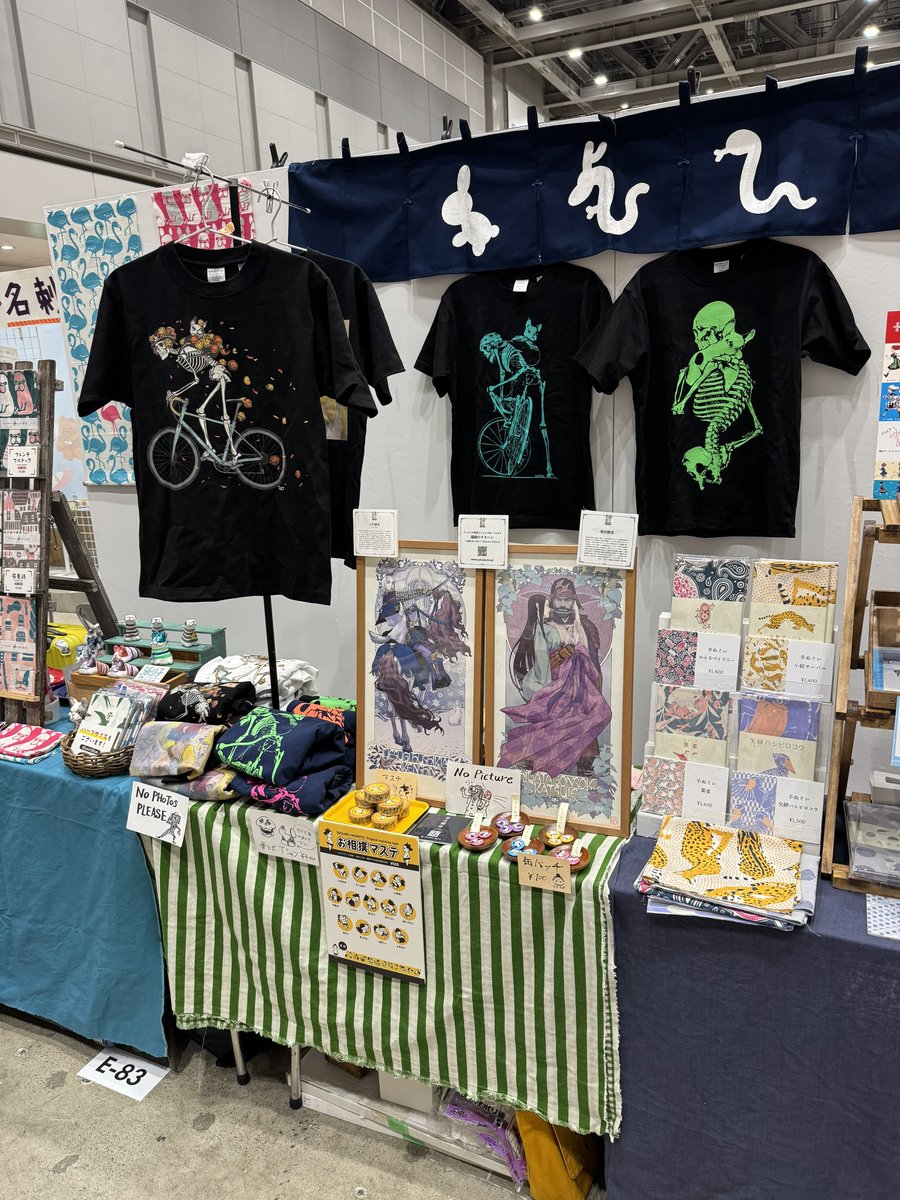 #デザフェス61
とにかく暑いんで‥‥Ｅ-83,84でTシャツ買って着替えて帰りましょう
とにかく無事に1日を終える事を目標にします‥‥
 #設営完了

↑電波悪くてポスト出来てなかった