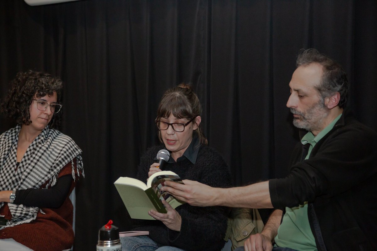 Museo del Cine (@museodelcineba) on Twitter photo Presentación de El lugar sin límite, ensayos sobre cine de José Miccio junto a Fernando Martín Peña y Nuria Silva en el <a href="/MuseoDelCineBA/">Museo del Cine</a>
Editado por <a href="/lvu_cine/">La vida útil</a> y <a href="/taipeicritica/">Taipei / Crítica de cine</a> Presentación de El lugar sin límite, ensayos sobre cine de José Miccio junto a Fernando Martín Peña y Nuria Silva en el <a href="/MuseoDelCineBA/">Museo del Cine</a>
Editado por <a href="/lvu_cine/">La vida útil</a> y <a href="/taipeicritica/">Taipei / Crítica de cine</a>