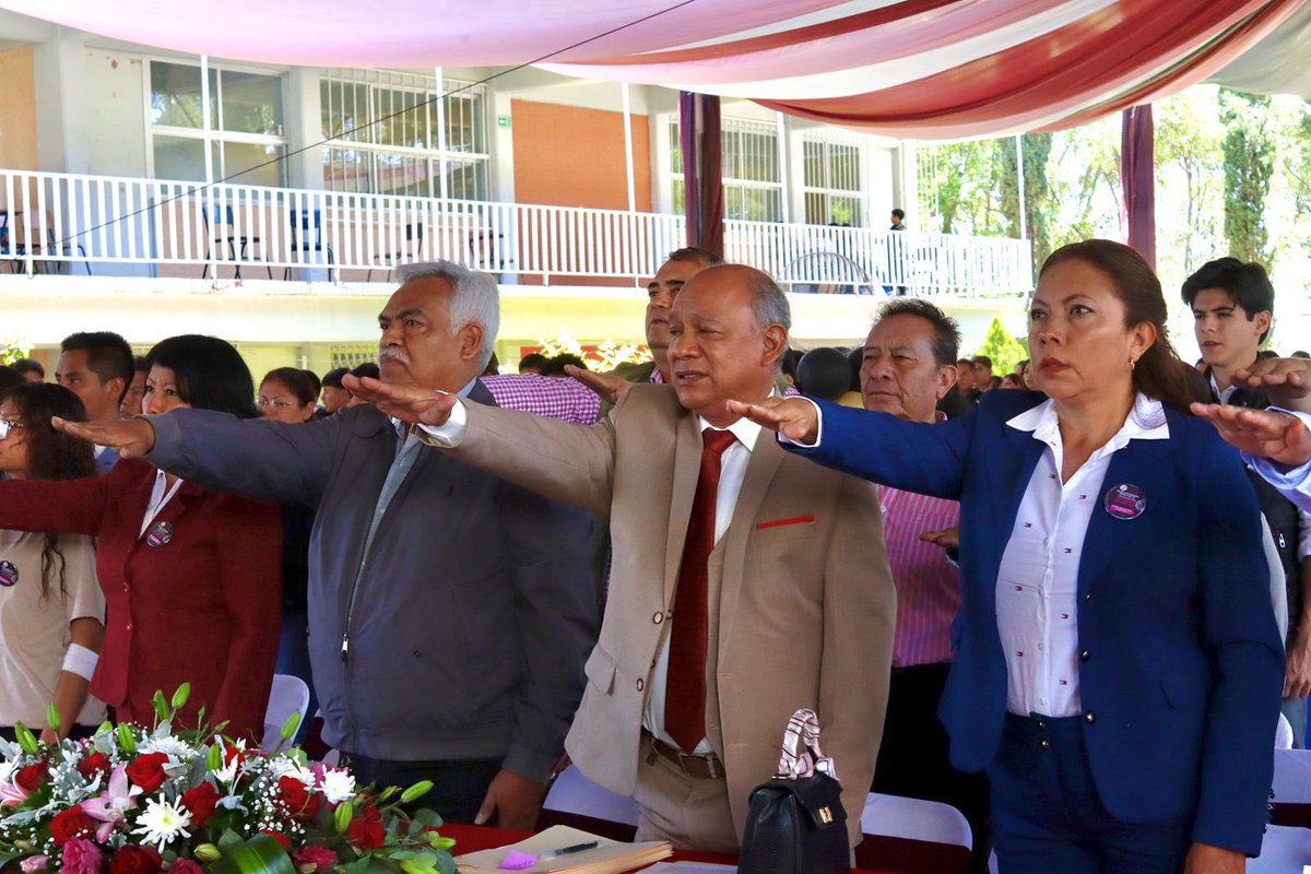 ArisCamps's tweet image. Gracias por la invitación que me hicieron para asistir a la graduación del Preescolar Tlanesse y de la Primaria Juan Manuel Celis Ponce, donde la Doctora Soraya Córdova Morán fue madrina de generación.

#EducaciónParaElProgreso #GeneraciónDelFuturo #OrgulloMexicano #