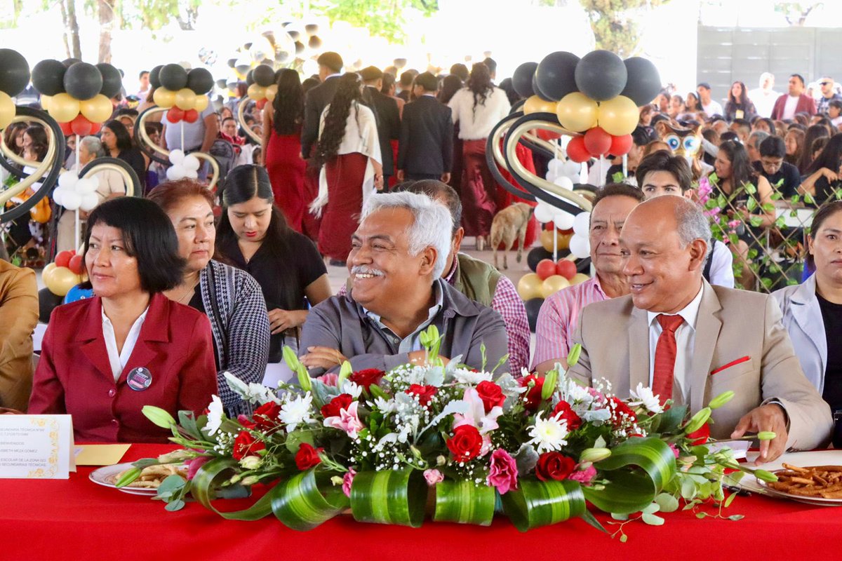 ArisCamps's tweet image. Gracias por la invitación que me hicieron para asistir a la graduación del Preescolar Tlanesse y de la Primaria Juan Manuel Celis Ponce, donde la Doctora Soraya Córdova Morán fue madrina de generación.

#EducaciónParaElProgreso #GeneraciónDelFuturo #OrgulloMexicano #