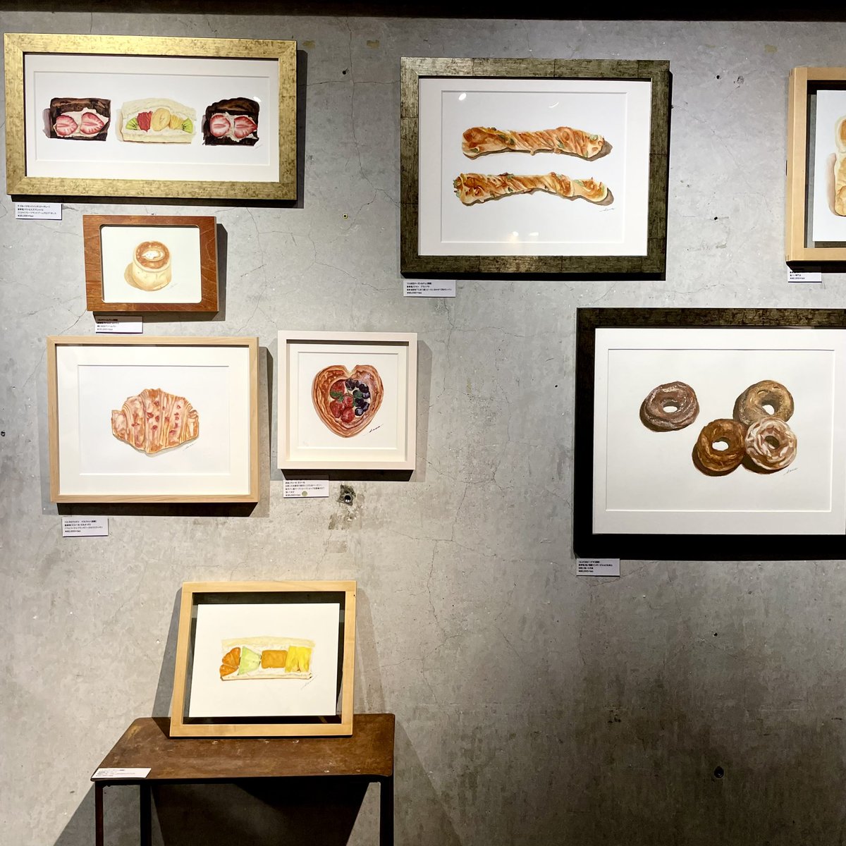 souko3210's tweet photo. イラストレーター・笹原由子さんのパン画個展『パンと青山と』が7/8(火)まで開催中
原画の他に新作テキスタイルを使ったバッグや、作家さんにデザインしてもらったここでしか出会えない受注生産の洋服も❤️
#bread1set https://t.co/qMXrvHjf2Y