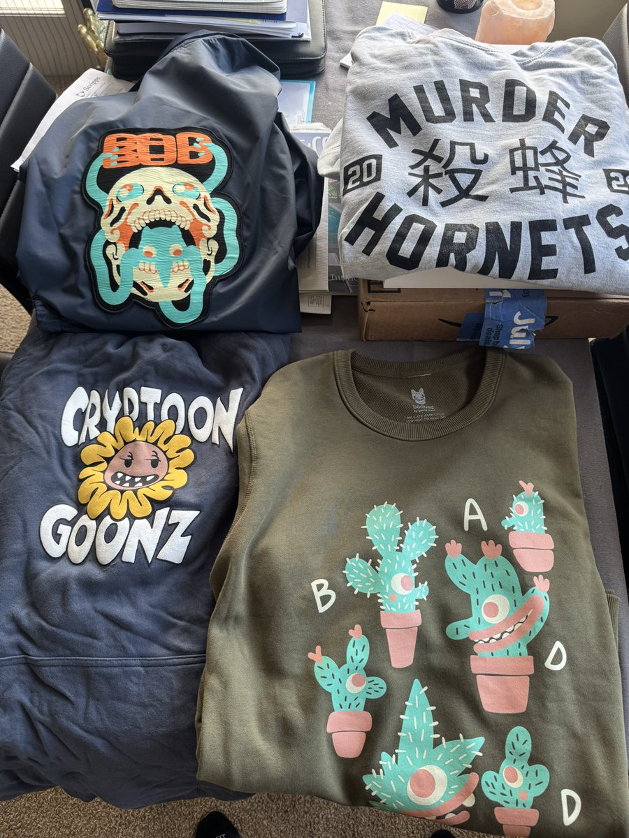 ATTENTION <a href="/badbadwtf/">badbad 👺</a> homies… I need help! On the last drop the item I wanted most eluded me even after multiple attempts… I really need one of those Blue Hand puppet shirts… need a medium, but would consider small or large… anyone down to trade? Any two items here! OBO!