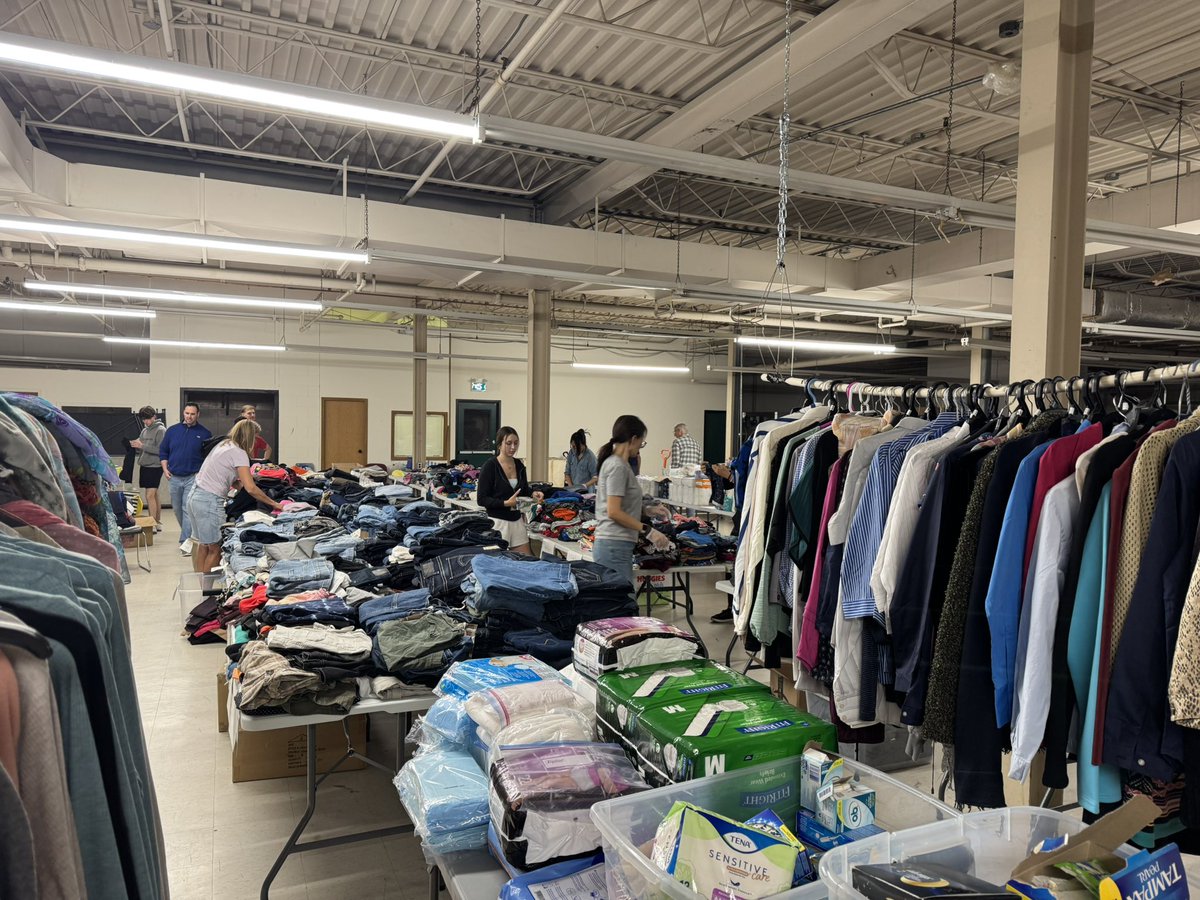 BenCarrwpg's tweet image. We really appreciated the opportunity to once again volunteer with the team at Linking Hope, who is providing support to wildfire evacuees and community members facing difficult circumstances.
Linking Hope’s work is a powerful reminder of the impact compassion and community can…