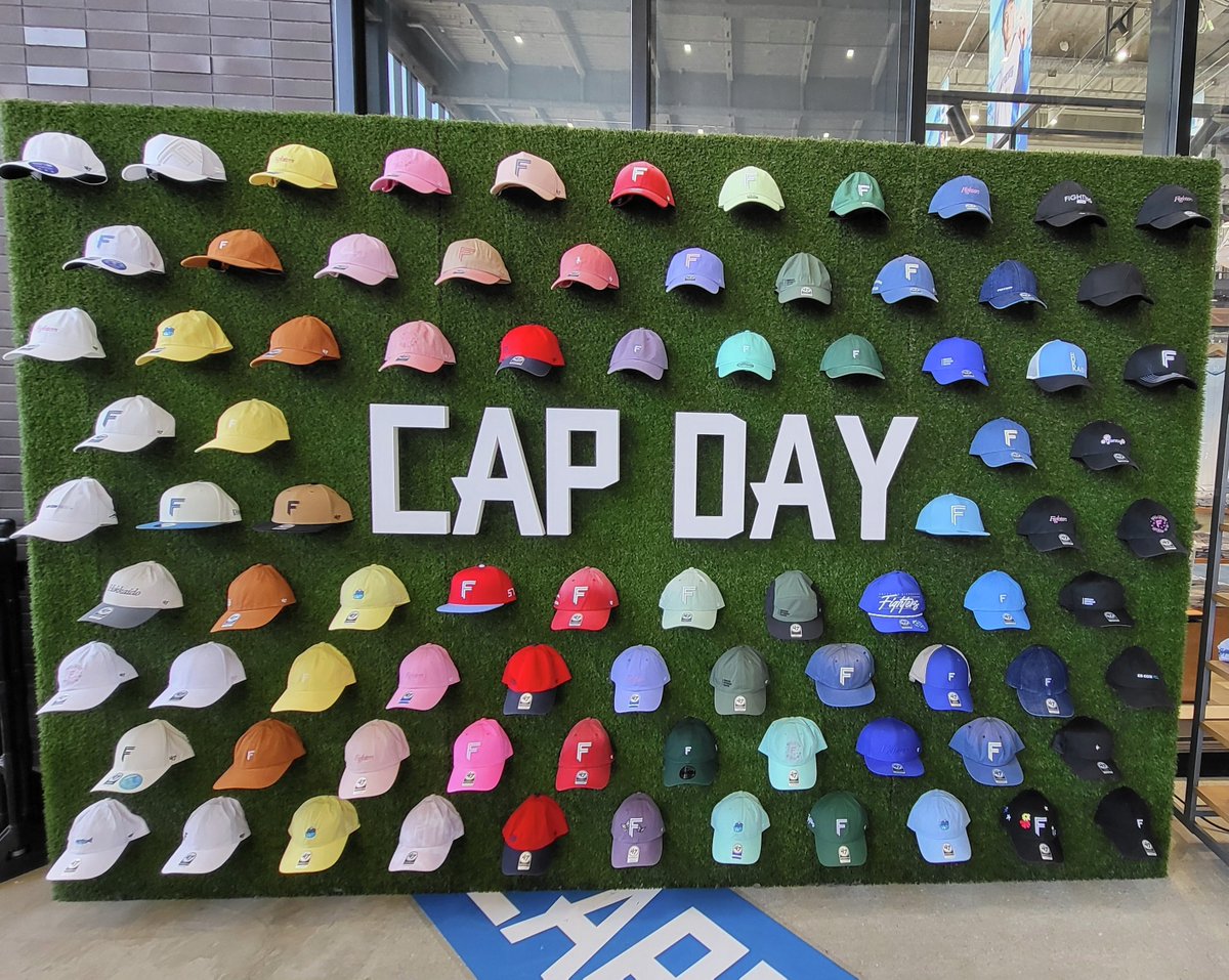 fighters_goods's tweet photo. ／
CAP DAY限定フォトスポット 🧢
＼

CAPWALLやえふたんバルーンなど写真映えするスポットがたくさん🌈

 #Fキャップ をかぶって写真を撮ろう📸

📍フラッグシップストア前
 
#fightersgoods #lovefighters #Fキャップ #CAPDAY https://t.co/hYTV3zw5qD