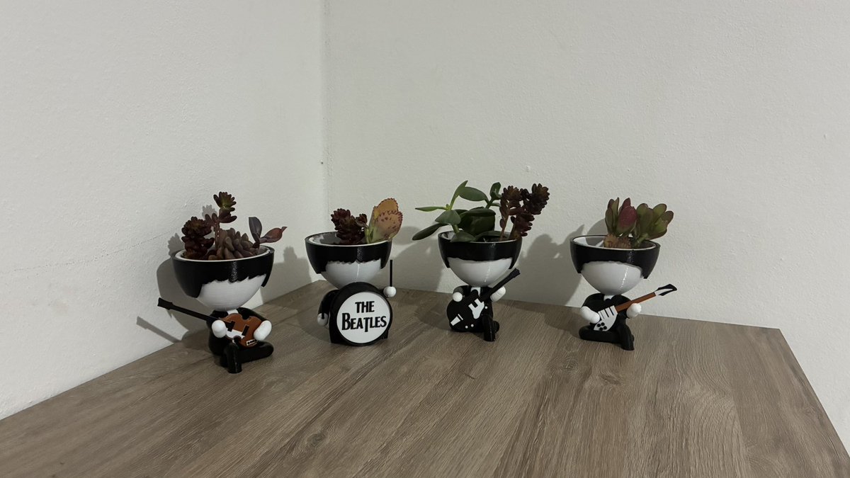 ShaDowuww's tweet image. my father gave me these and I think they’re the cutest thing ever