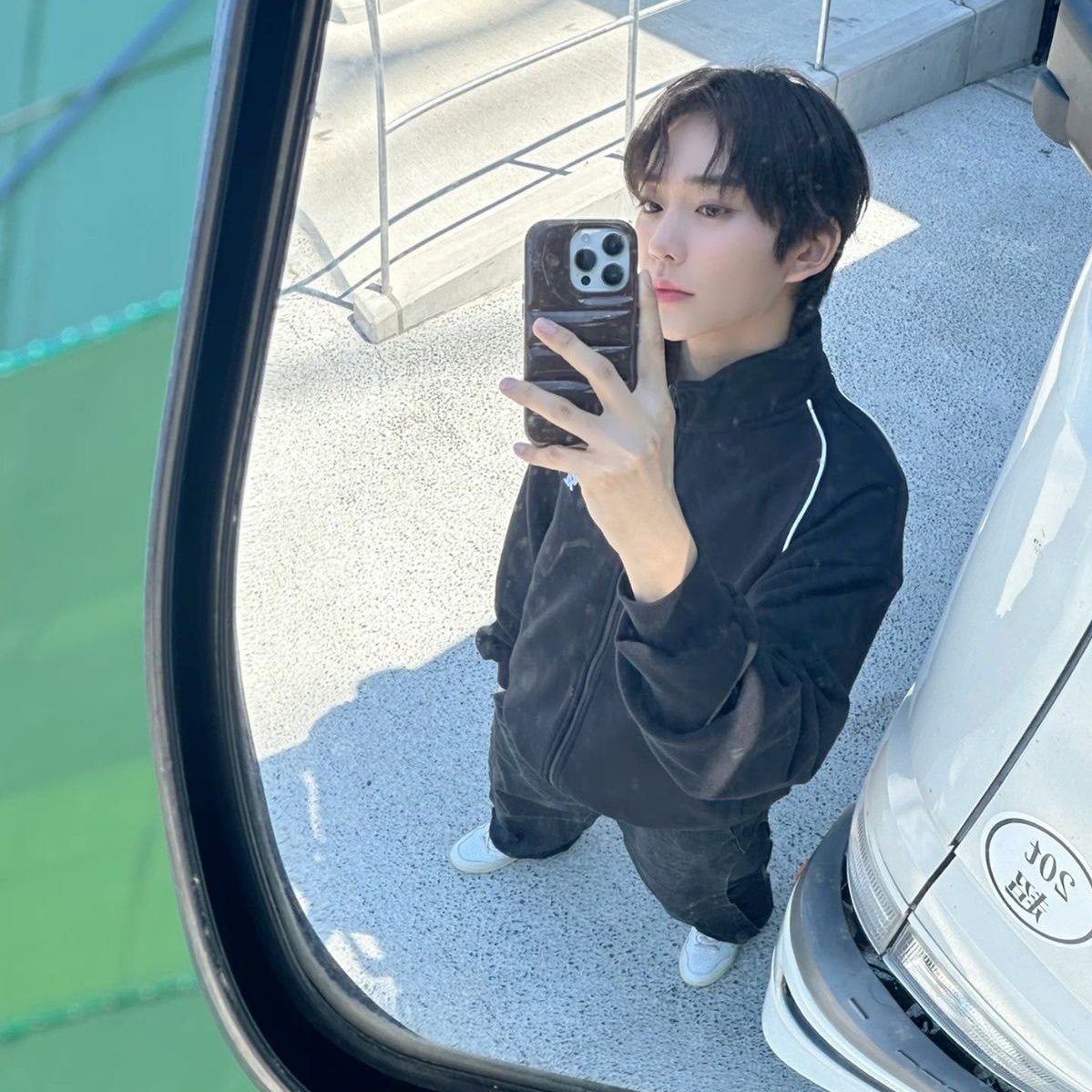 yneliang's tweet photo. heya, i’m willow.ᐟ i’m trying to widen my circle and create new connections. i like peaches, outdoors, i enjoy photography and taking photos of myself. i’m sensitive to loud noises, but still enjoy watching scary movies. like for moots/a reach out, rt to spread to more faces.ᐟ https://t.co/Ujl9pDYOKs
