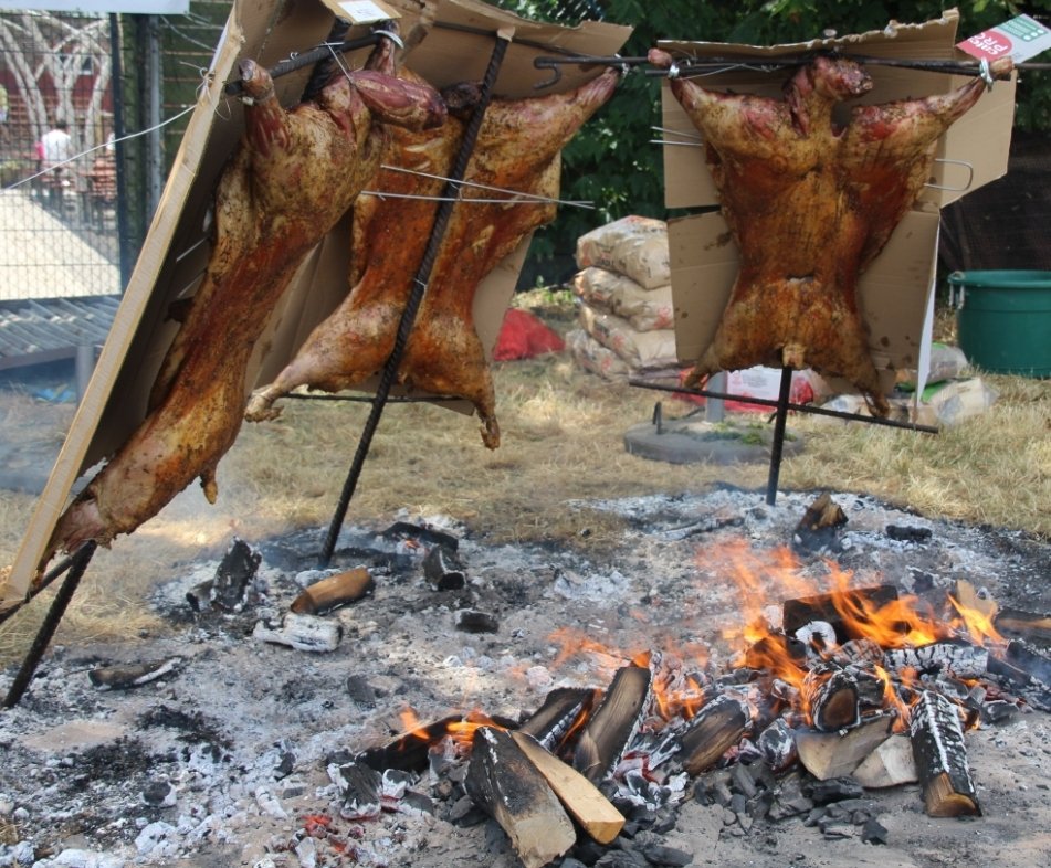 The Great Argentine Barbecue brought together more than 300 attendees
<a href="/SRSur_Agency/">SRSur Agencia de Noticias</a>  05/07/2025 <a href="/AngloArgentineS/">The AngloArgentine Society - AAS Since 1948</a> <a href="/FatimaNollen/">Fátima Nollén</a> <a href="/lu_sarmiento/">Lucía Sarmiento</a> <a href="/UKinArgentina/">Embajada Británica en Argentina</a> #lifestyle 
El Gran Asado Argentino reunió más de 300 asistentes
#SRSurNewsAgency 05/07/2025 share.google/El5SWWucI7AtEW…