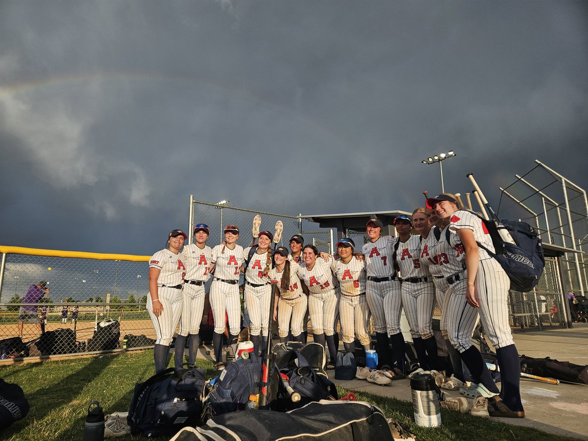 COAngels09's tweet photo. This team finished strong going 5-2-1 and fighting until the end with tying run at the plate.

Finished Top-32 in the Top bracket for @COSparkFire 16U Sparkler Open Out of 245 teams Racking up 94 hits!

@coloradoangels @sbsportsnetwork @TCSFastpitch @ExtraInningSB @PrepSoftball https://t.co/78SGMgjRLj