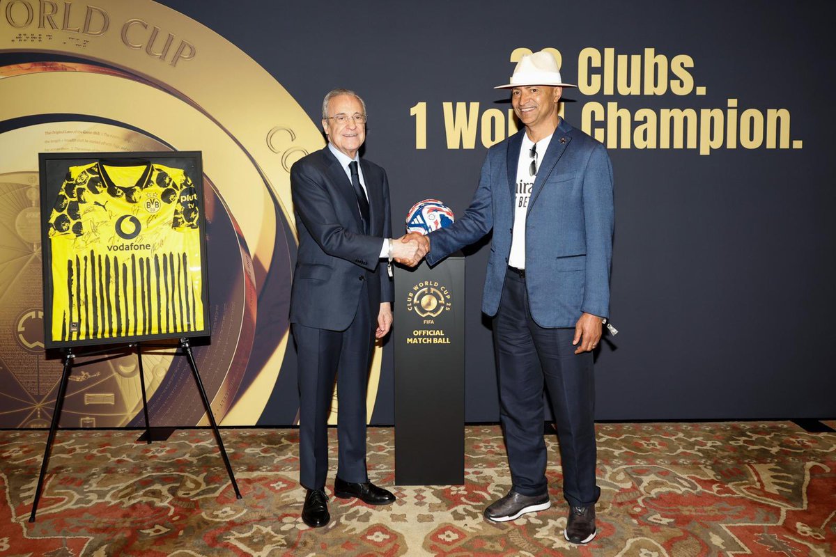 #RDC : Ce soir, le Président <a href="/moise_katumbi/">Moise Katumbi</a> a eu l'honneur de participer au championnat des clubs en cours aux #USA, aux côtés de plusieurs légendes, dont le président du #RealMadrid, #FlorentinoPérez. La RDC est à l'honneur !