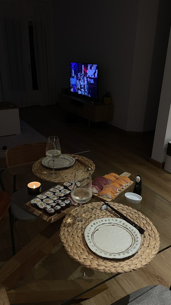 Handmade sushi and MSI 🏠🍣👫🏻👨🏻‍🍳