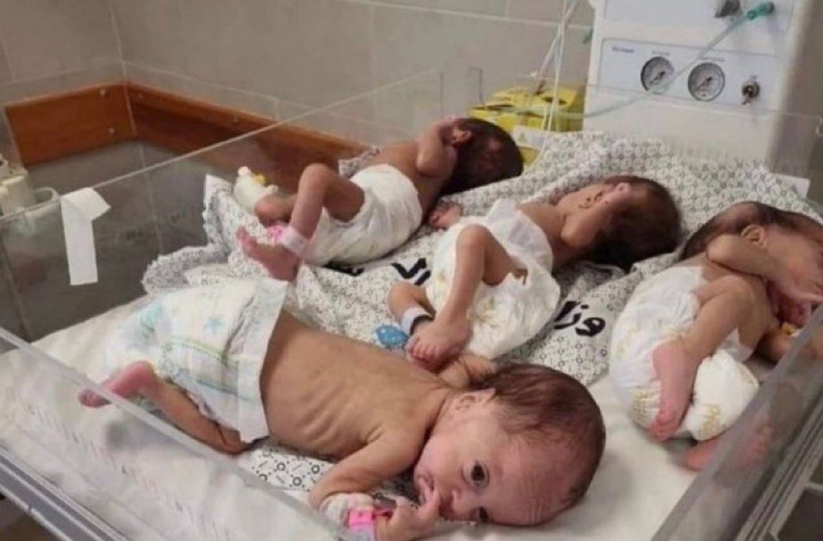 7MohammedKhaled's tweet image. 66 children have died from famine and malnutrition in Gaza while 9,000 trucks full of aid waiting at the border.