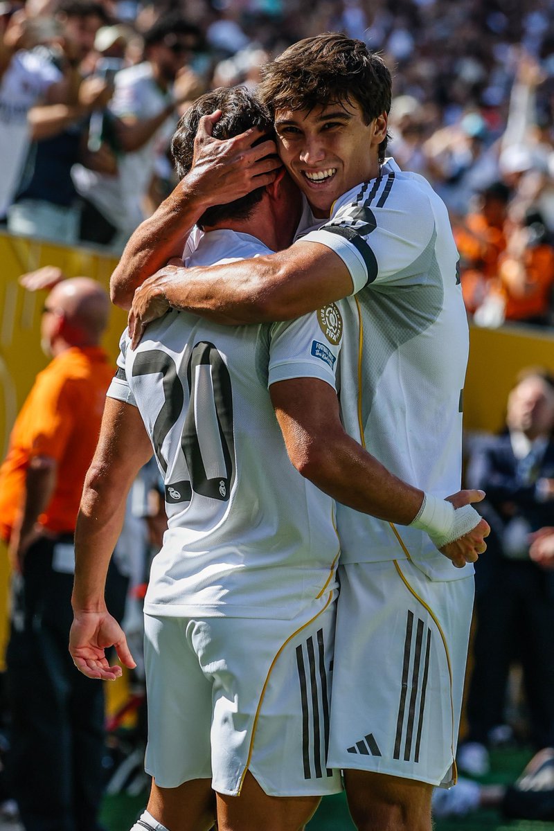 Gonzalo Garcia's game by numbers vs. Borussia Dortmund:

27 touches
3 duels won 
2 touches in opp. box 
2x possession won 
2 tackles 
2 shots 
1 shot on target 
1 goal 

The joint-top goalscorer at the Club World Cup. 💪

#FIFACWC
