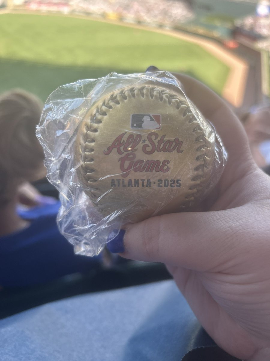 Liz ✨⚾️ tweet media