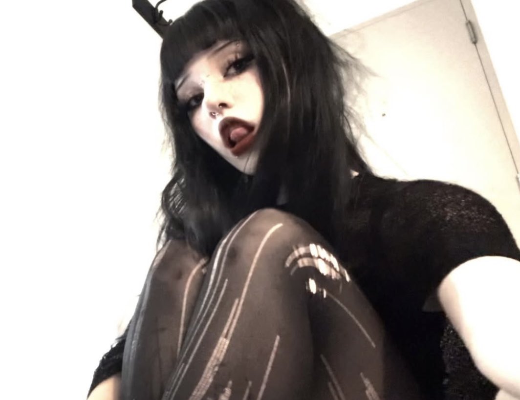 bigbuttgoth's tweet photo. i feel like i’m KILLING it with my current makeup ⊹˚. ♡.𖥔 ݁ ˖ 🍓 https://t.co/wHZlHQ7qVl