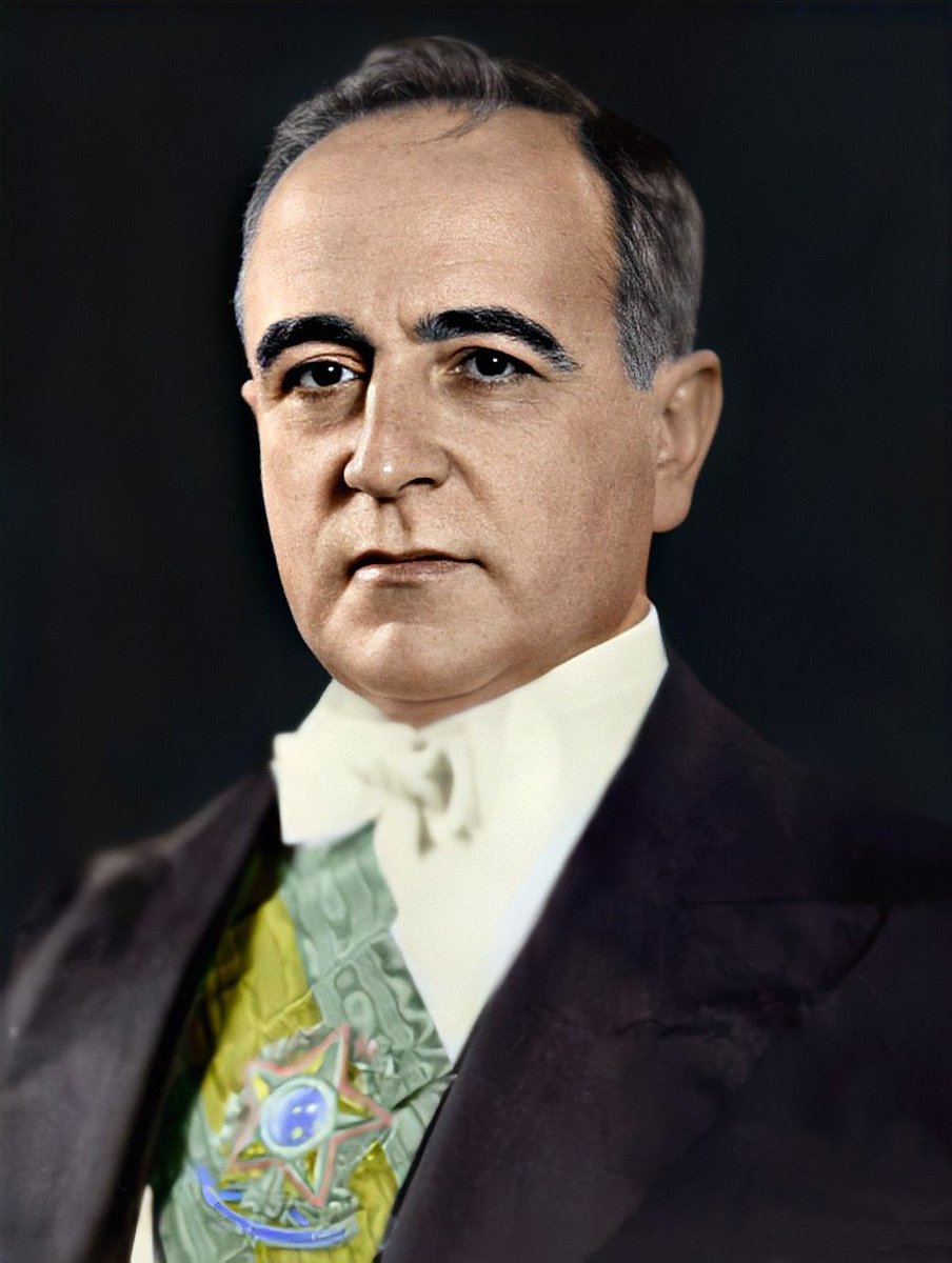 Re_Publi's tweet photo. "Da vida para história" Será que essa história respeitou a democracia? É hora de #RePubli e falar sobre a construção da imagem de herói de Getúlio Vargas 🧵 https://t.co/nreATe6dd2