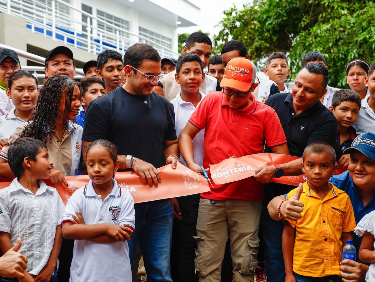 pueblo sin memoria (@andresrodrig08) on Twitter photo Si <a href="/kerguelenhugo/">Hugo F. Kerguelen G.</a> lo dice Hugo lo hace, prácticamente todas las semana el alcalde de una sola Montería está entregando obras ya sea en la zona rural o en zona urbana, esta vez le tocó el turno al corregimiento Santa Lucía. La educación en esta zona es prioridad para su alcalde. Si <a href="/kerguelenhugo/">Hugo F. Kerguelen G.</a> lo dice Hugo lo hace, prácticamente todas las semana el alcalde de una sola Montería está entregando obras ya sea en la zona rural o en zona urbana, esta vez le tocó el turno al corregimiento Santa Lucía. La educación en esta zona es prioridad para su alcalde.
