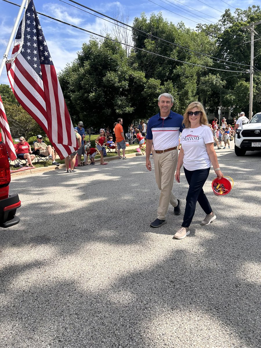 SenHutton's tweet image. Great time at our community #IndependenceDay parades in Wauwatosa, Brookfield and Pewaukee!