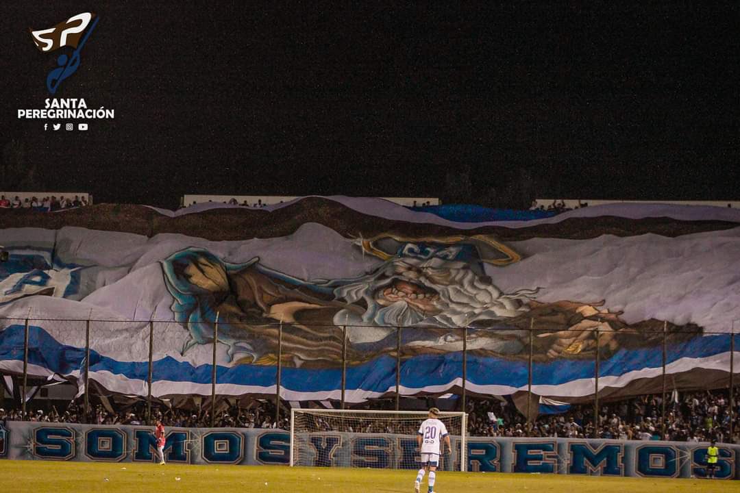 Muchas veces fui preso y muchas veces llore por vos, yo al Santo lo quiero, lo llevo adentro del corazón 💙🤍🤎