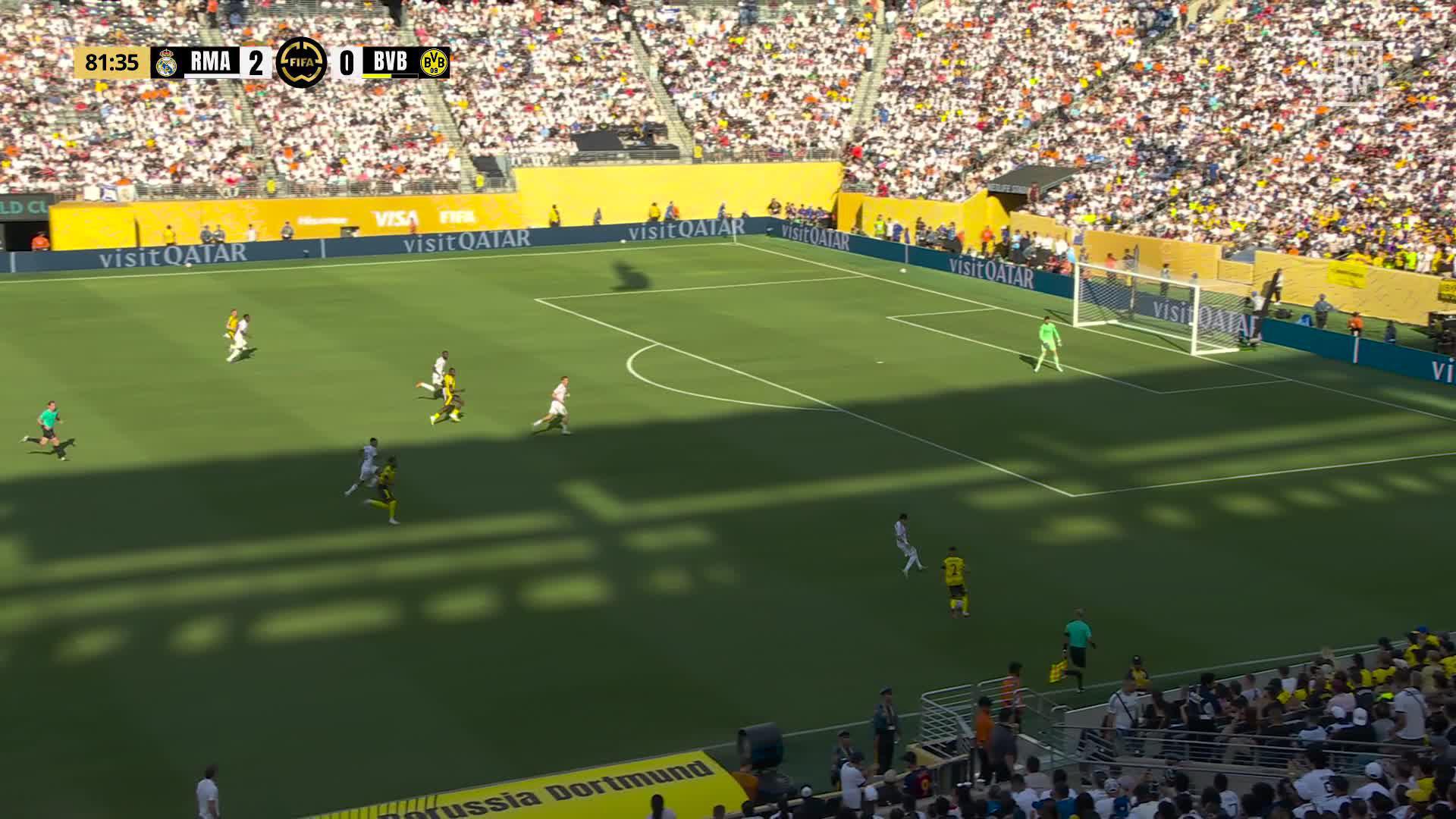 ⚽️ BEIER PULLS ONE BACK!Borussia Dortmund aren’t done yet — they cut the lead with a clean finish! 🟡🖤
