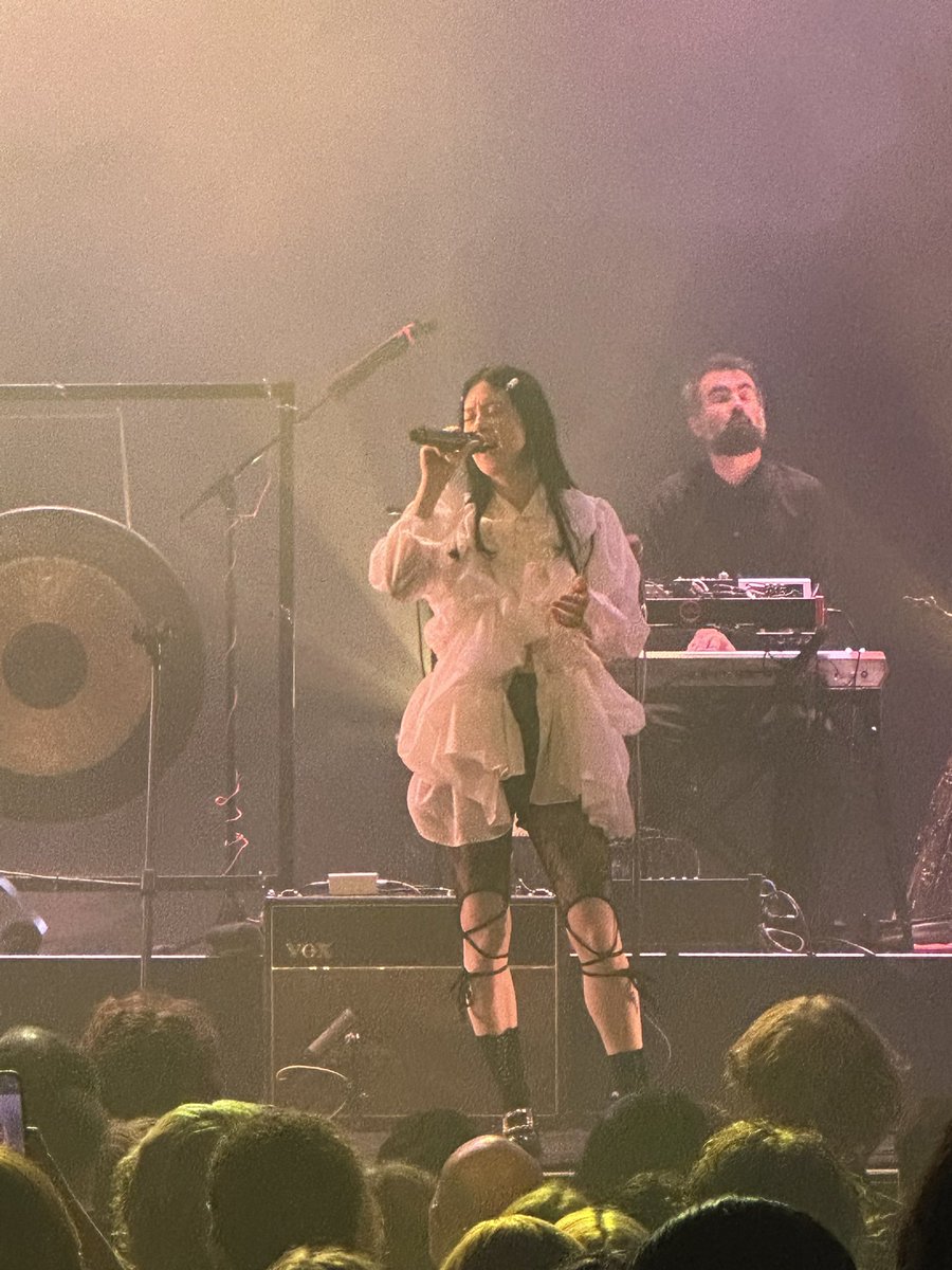 Don_Atsumarino's tweet image. 今夜は、Japanese breakfast(USバンド)のライブを観にTivoliへ。ガレージロック的なイメージだったけど、ドリーミングポップに近いのかな。ダンスやロックなど変幻自在アレンジは宅録由来からか。ちょっとメロディが一辺倒だったけど、アイデア豊富で面白いアーティストでした。

#Japanesebreakfast