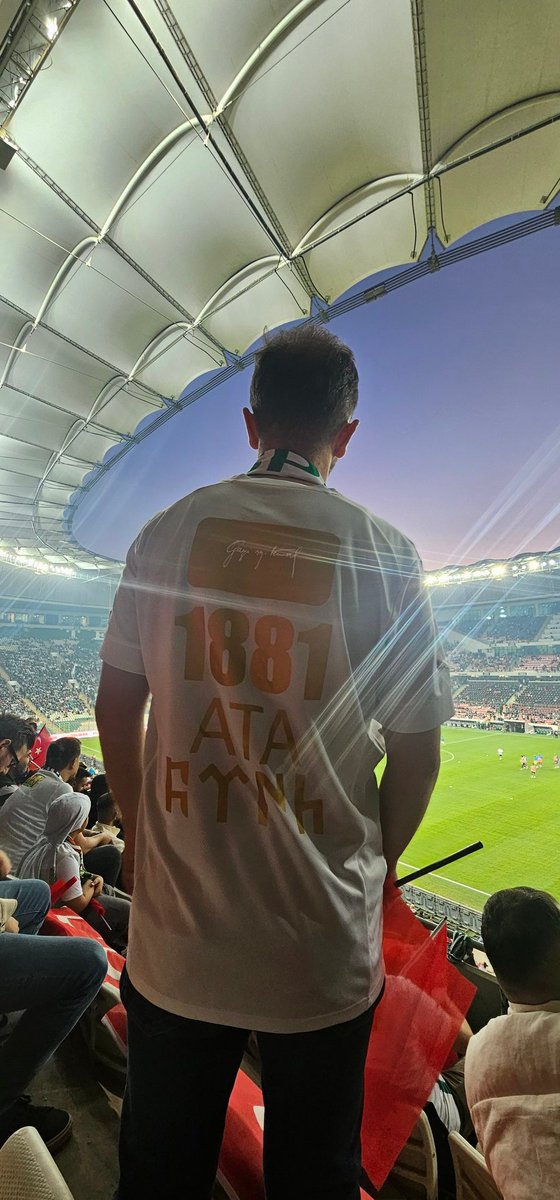 Türkiye'li değil Türk taraftar🐺🐊

#türkiyeli #tuerkiyeli #bursaspor #türkiyelidegil